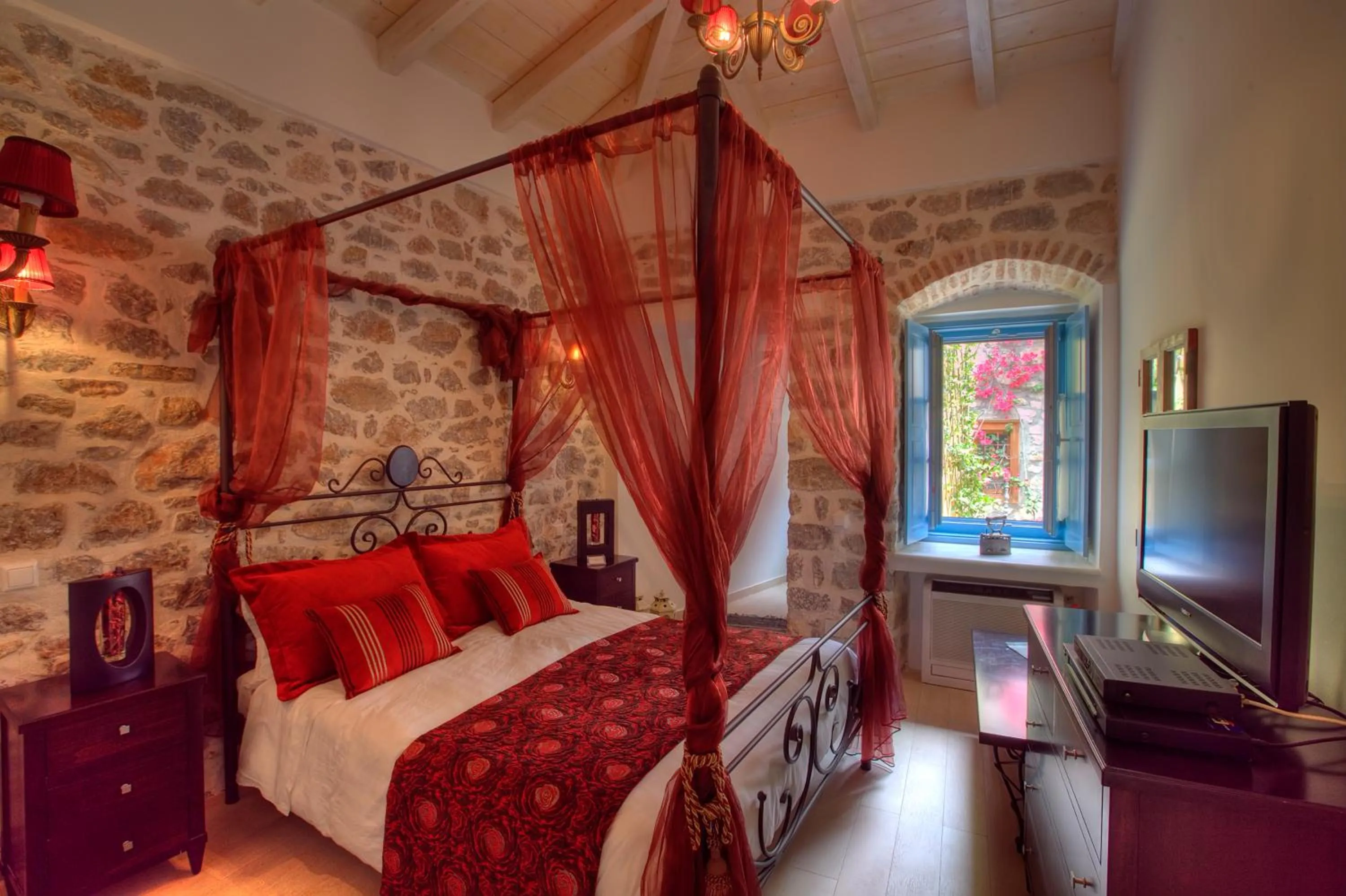 Bed in PortaDelMare deluxe suites