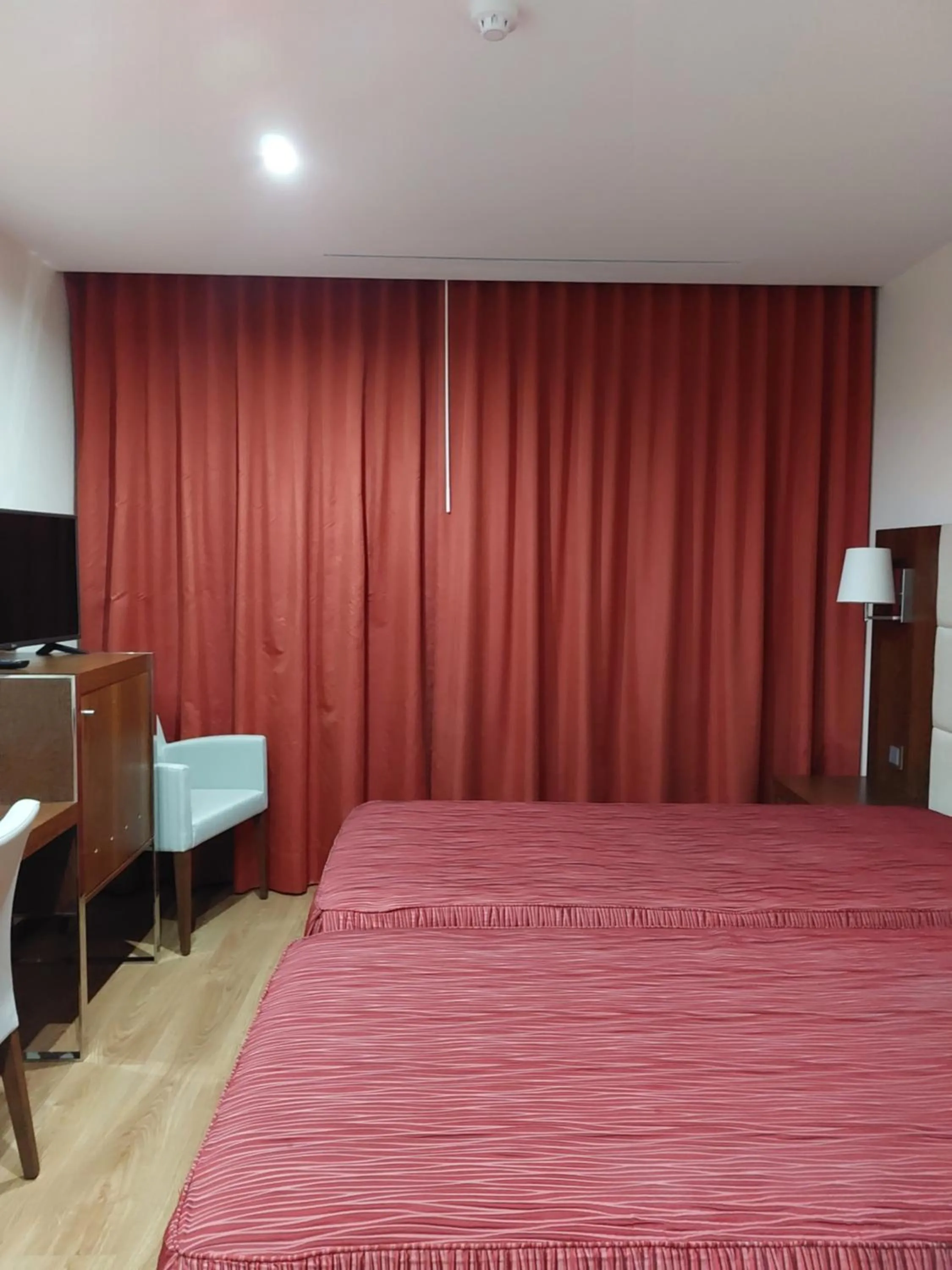 Photo of the whole room, Bed in Hotel Aguiar da Pena