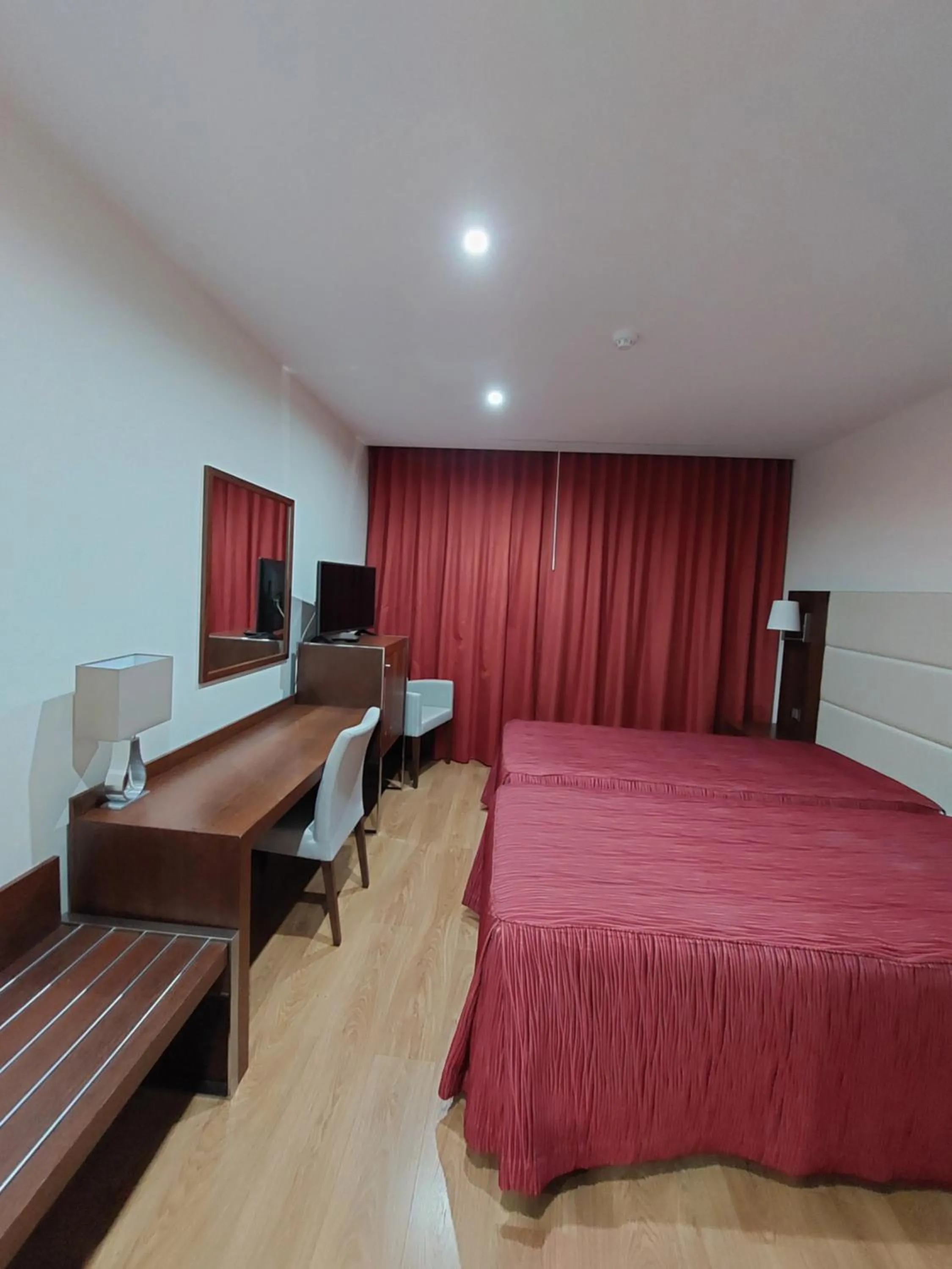 Photo of the whole room, Bed in Hotel Aguiar da Pena