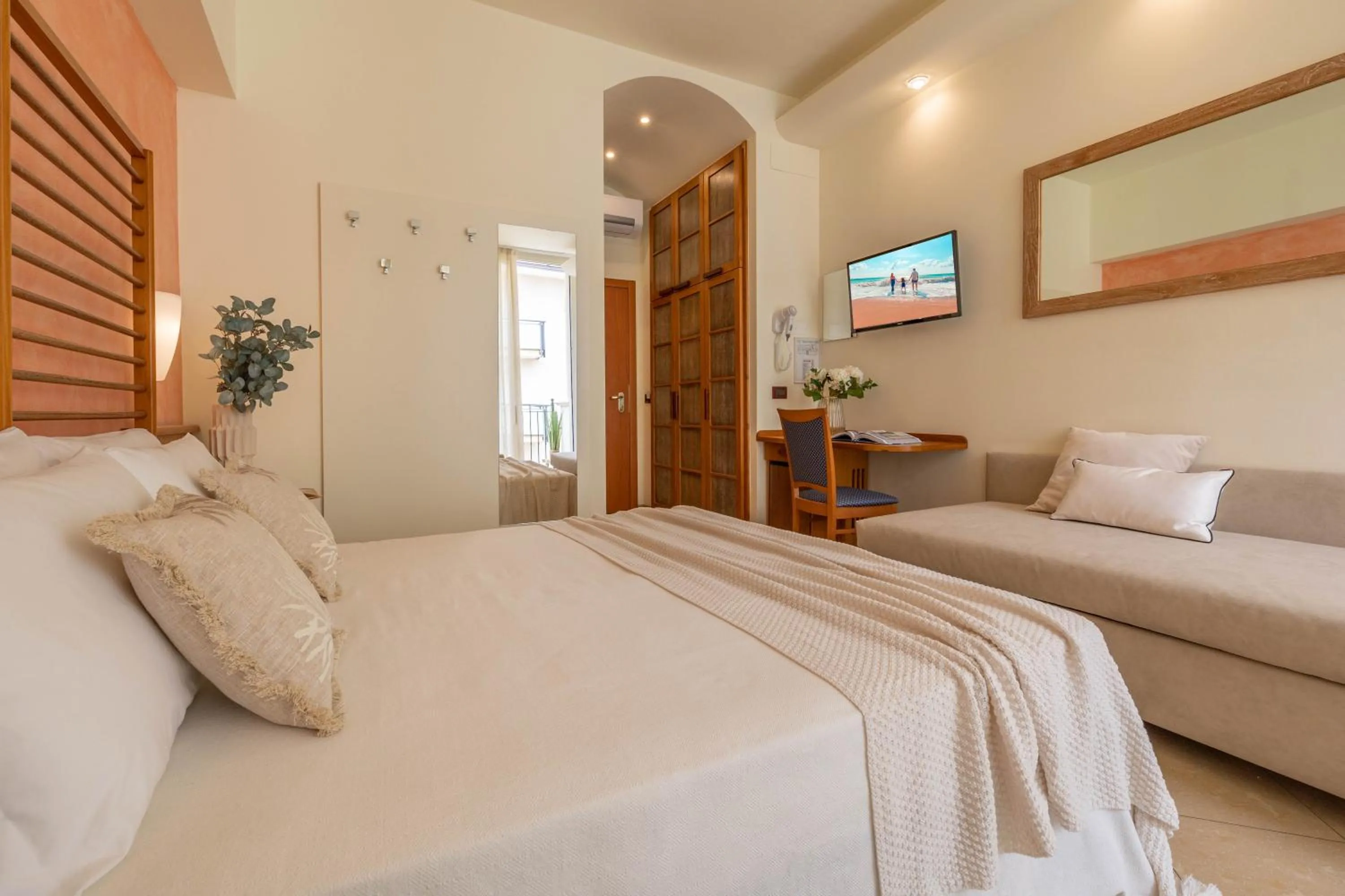 Photo of the whole room in Hotel Smeraldo