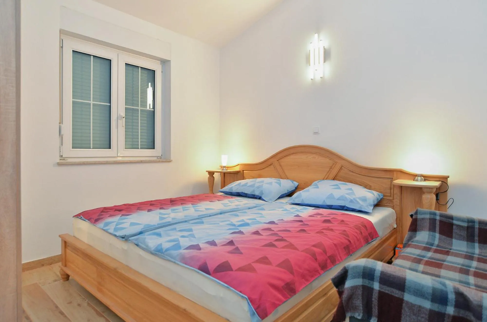 Bed in Apartments Zivan 1739