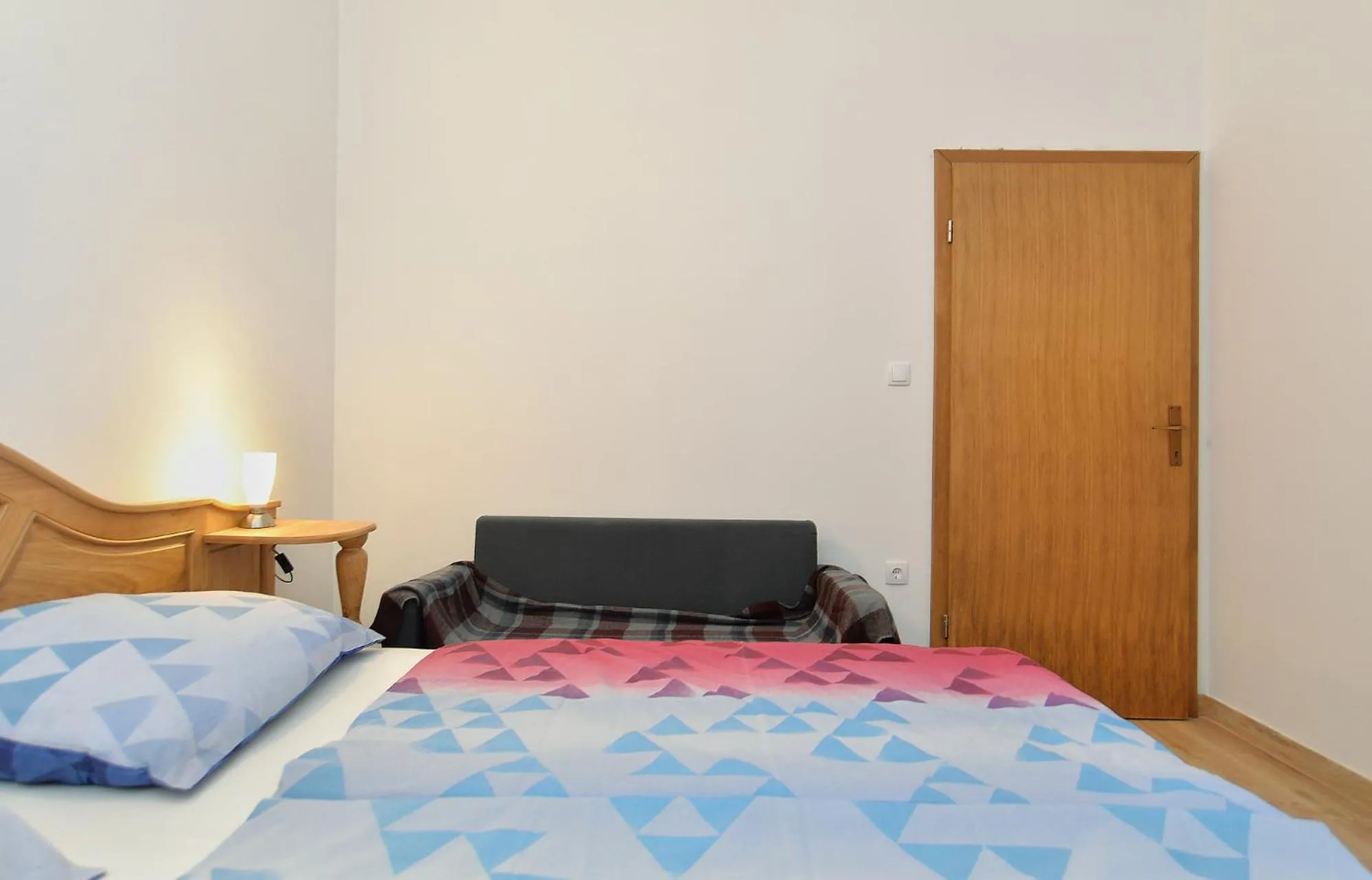Bed in Apartments Zivan 1739