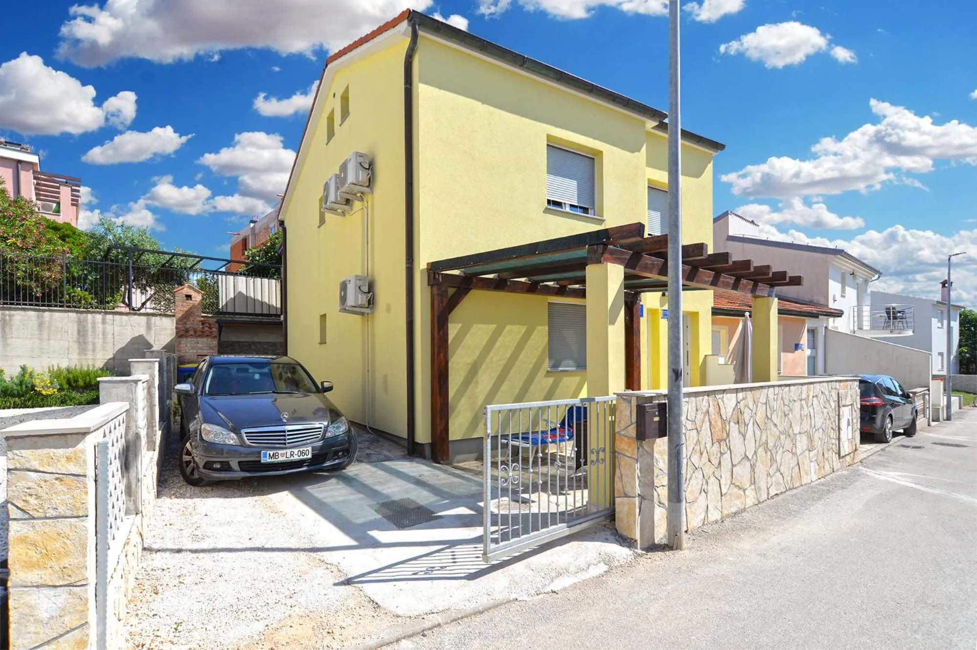 Apartments Zivan 1739