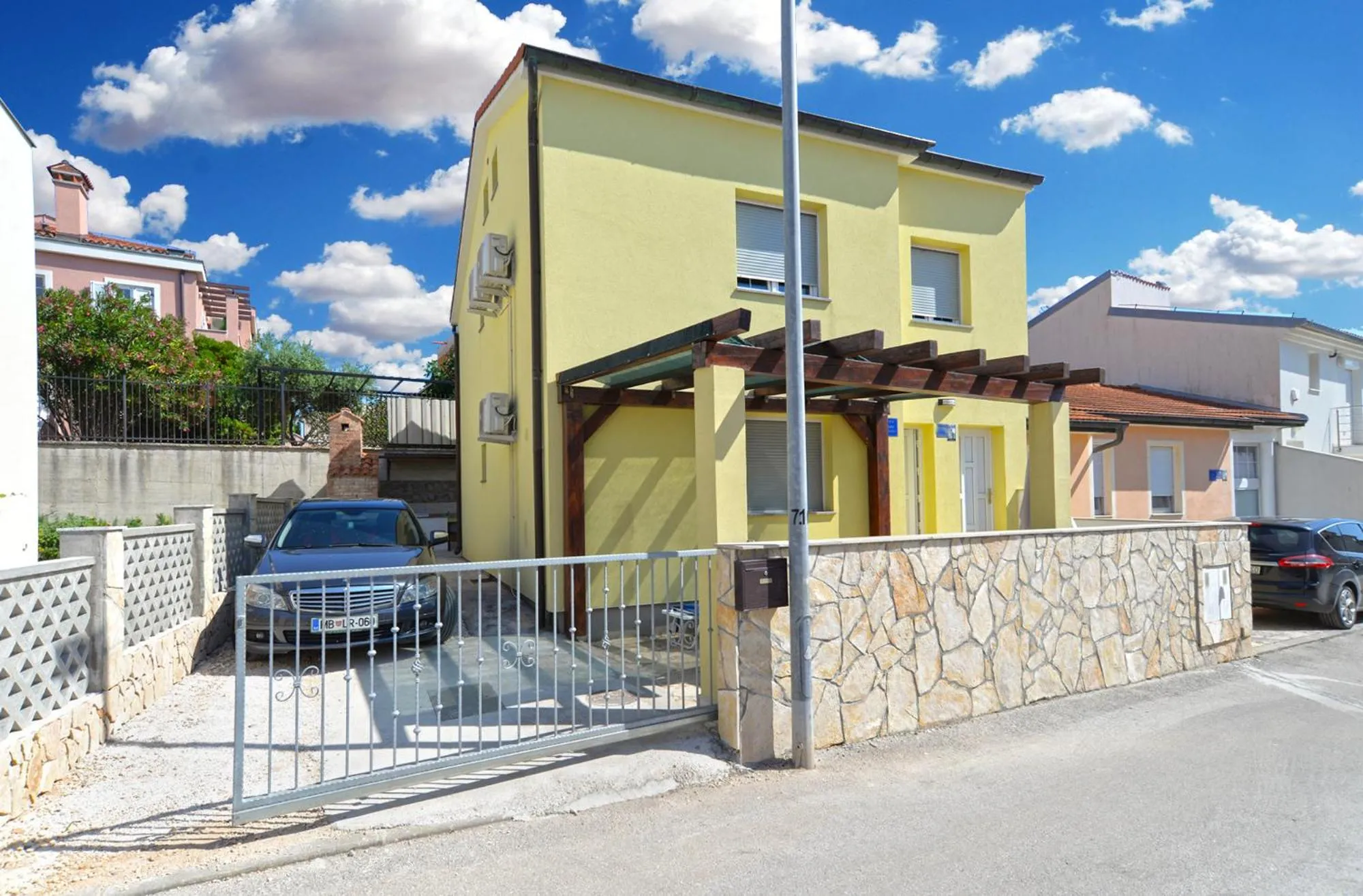 Apartments Zivan 1739