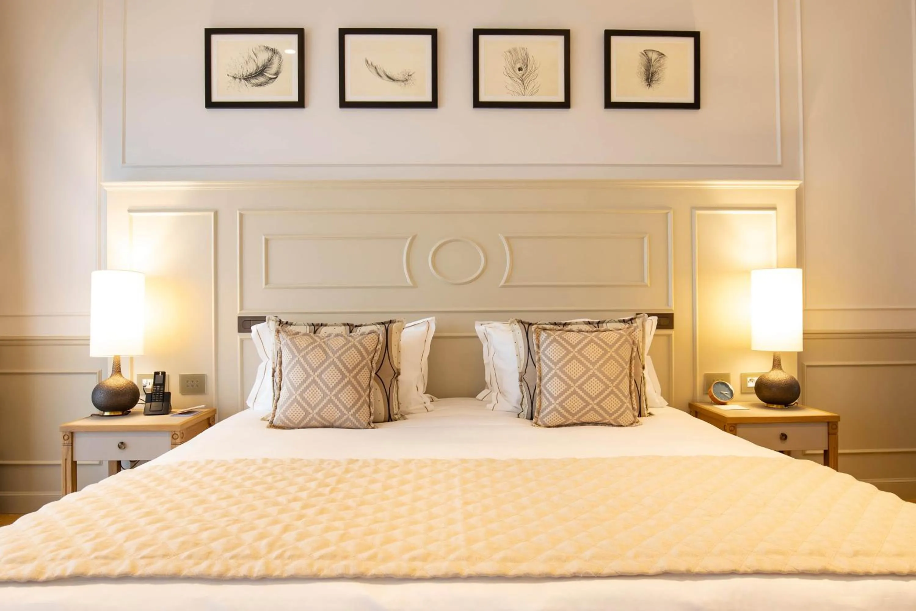 Bed in Hôtel Chais Monnet & Spa