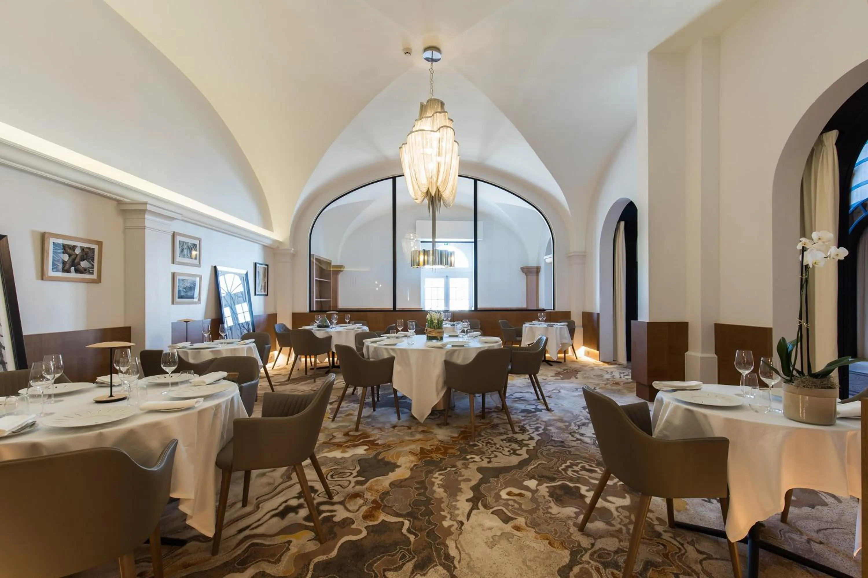 Restaurant/places to eat in Hôtel Chais Monnet & Spa