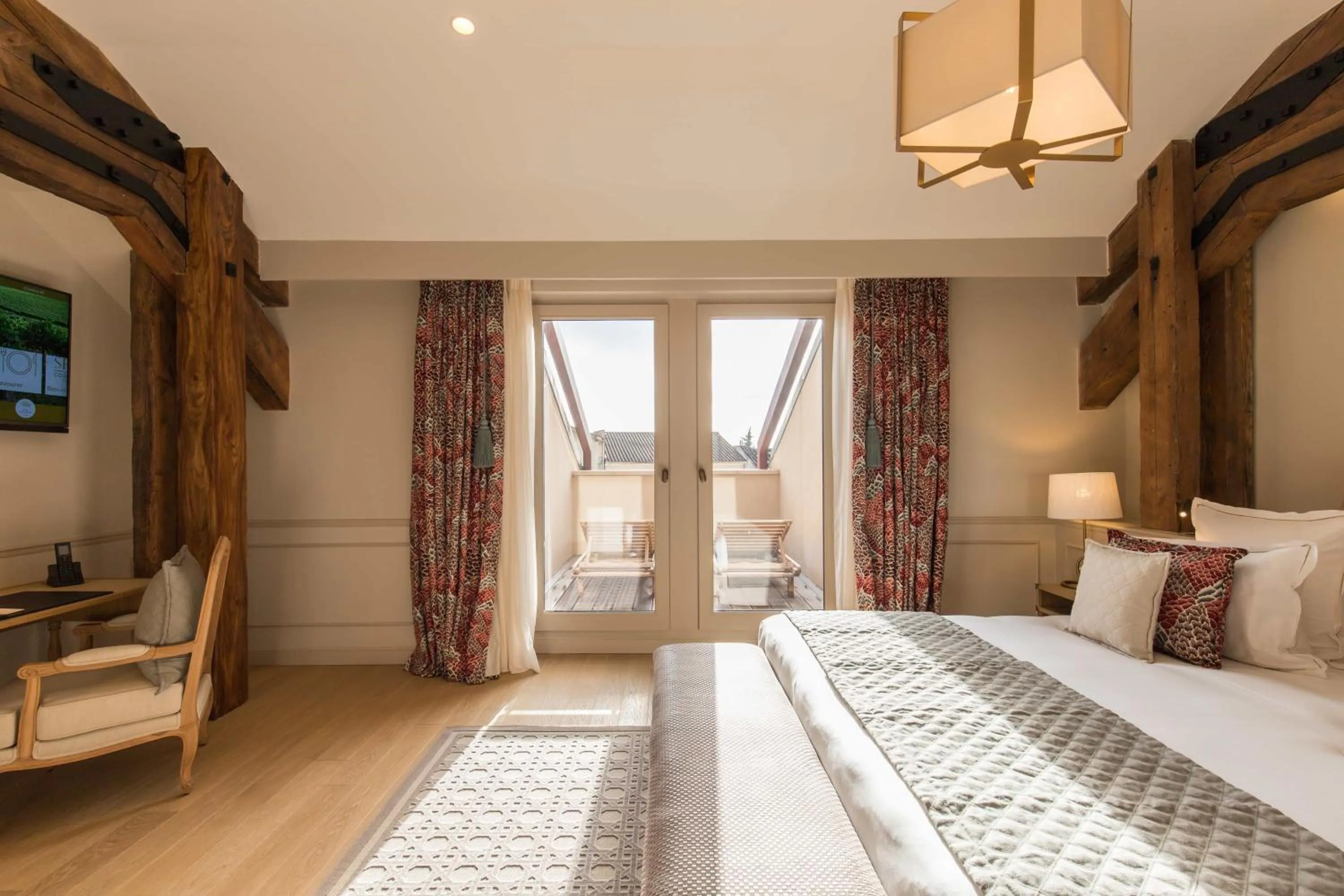 Bed in Hôtel Chais Monnet & Spa