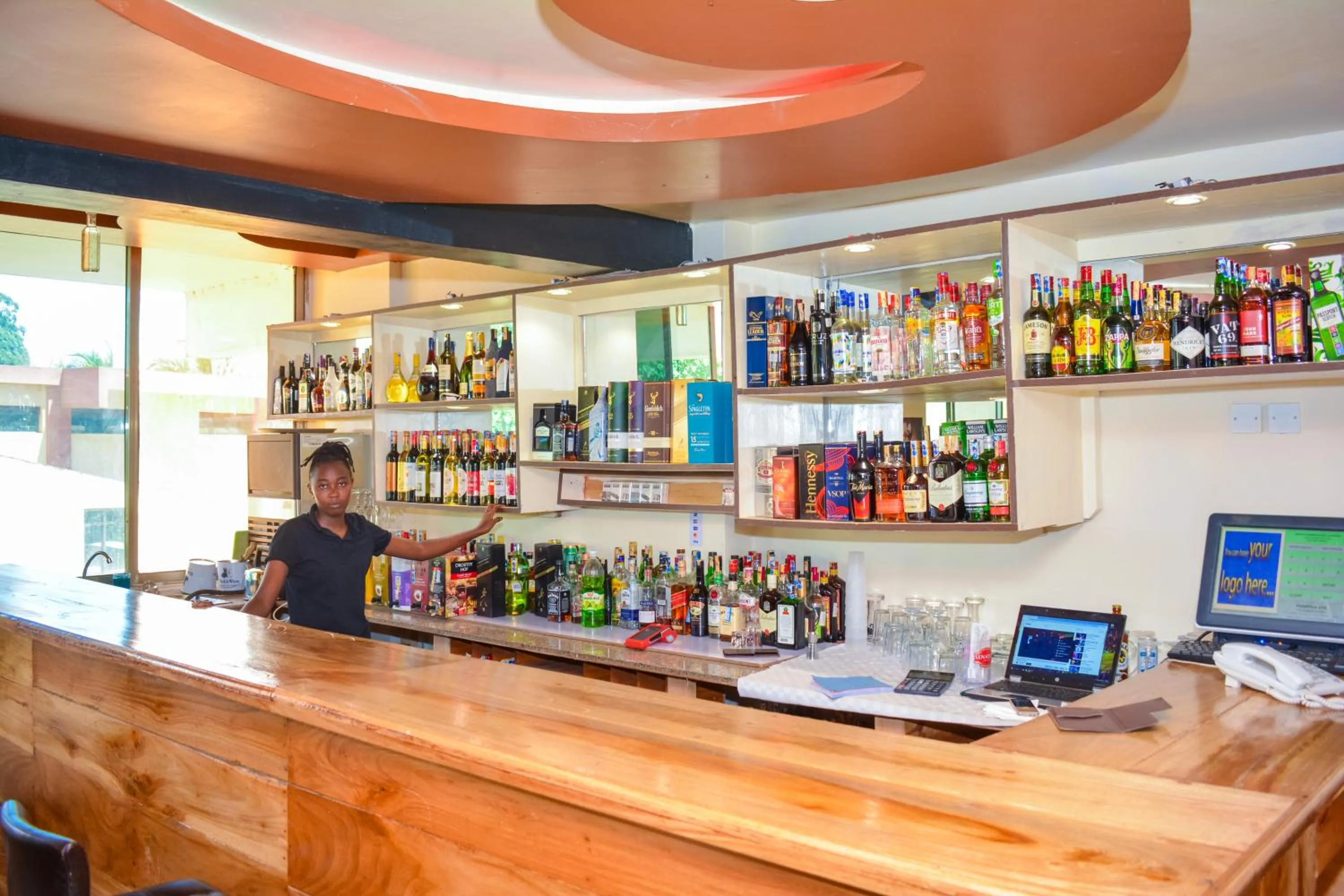 Food and drinks in Omega Gardens Hotel