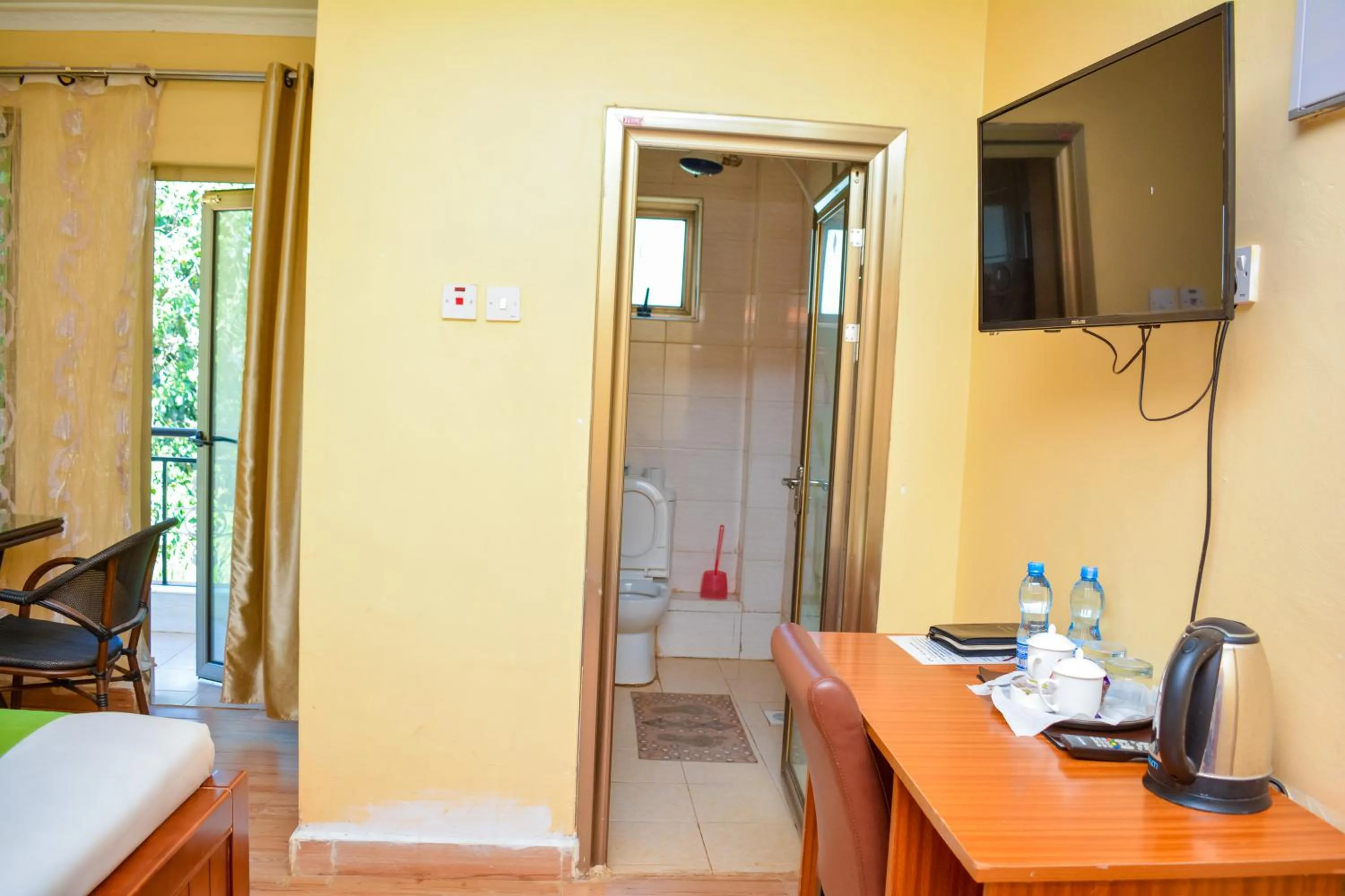 TV and multimedia in Omega Gardens Hotel