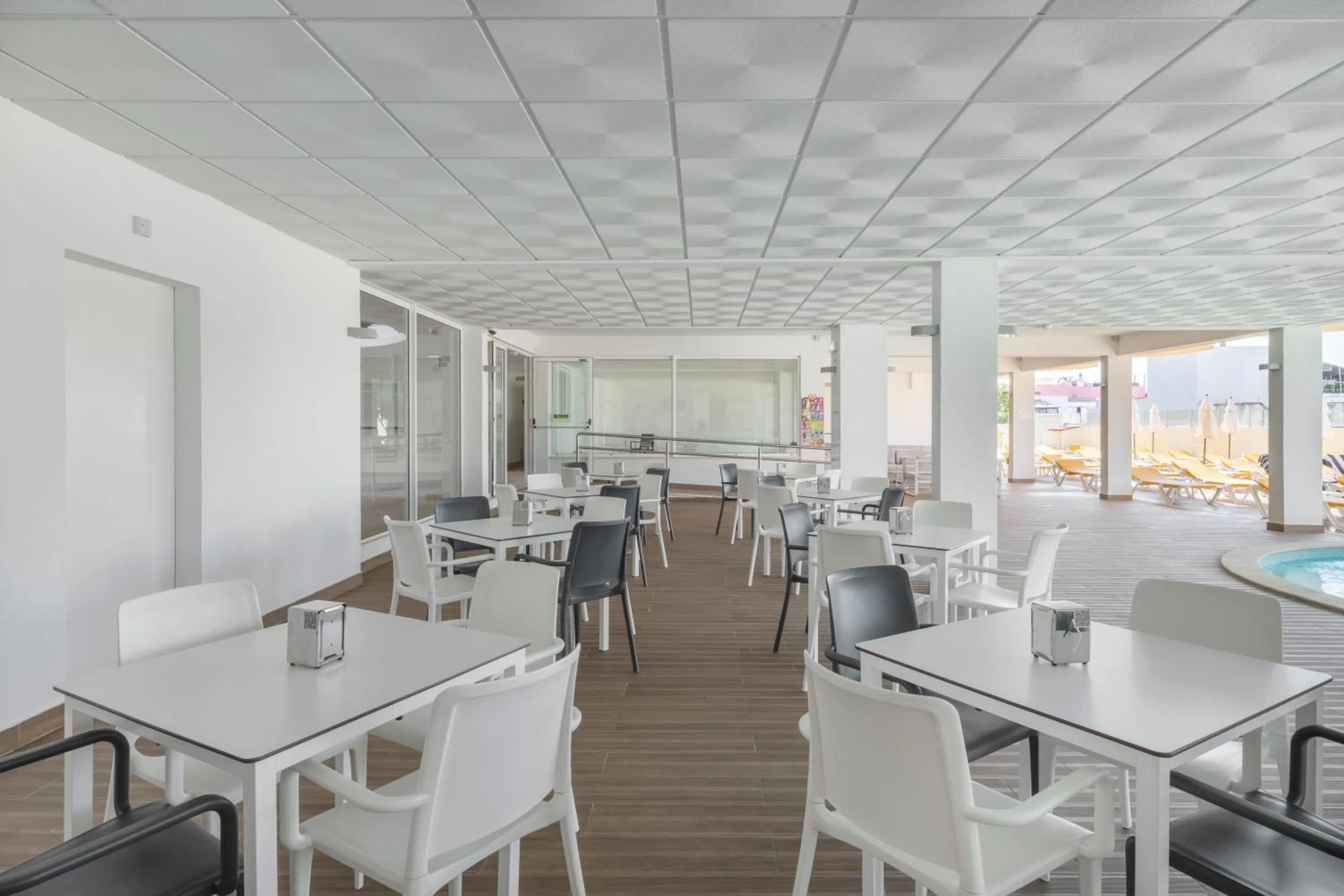 Lounge or bar in AlvorMar Apartamentos Turisticos