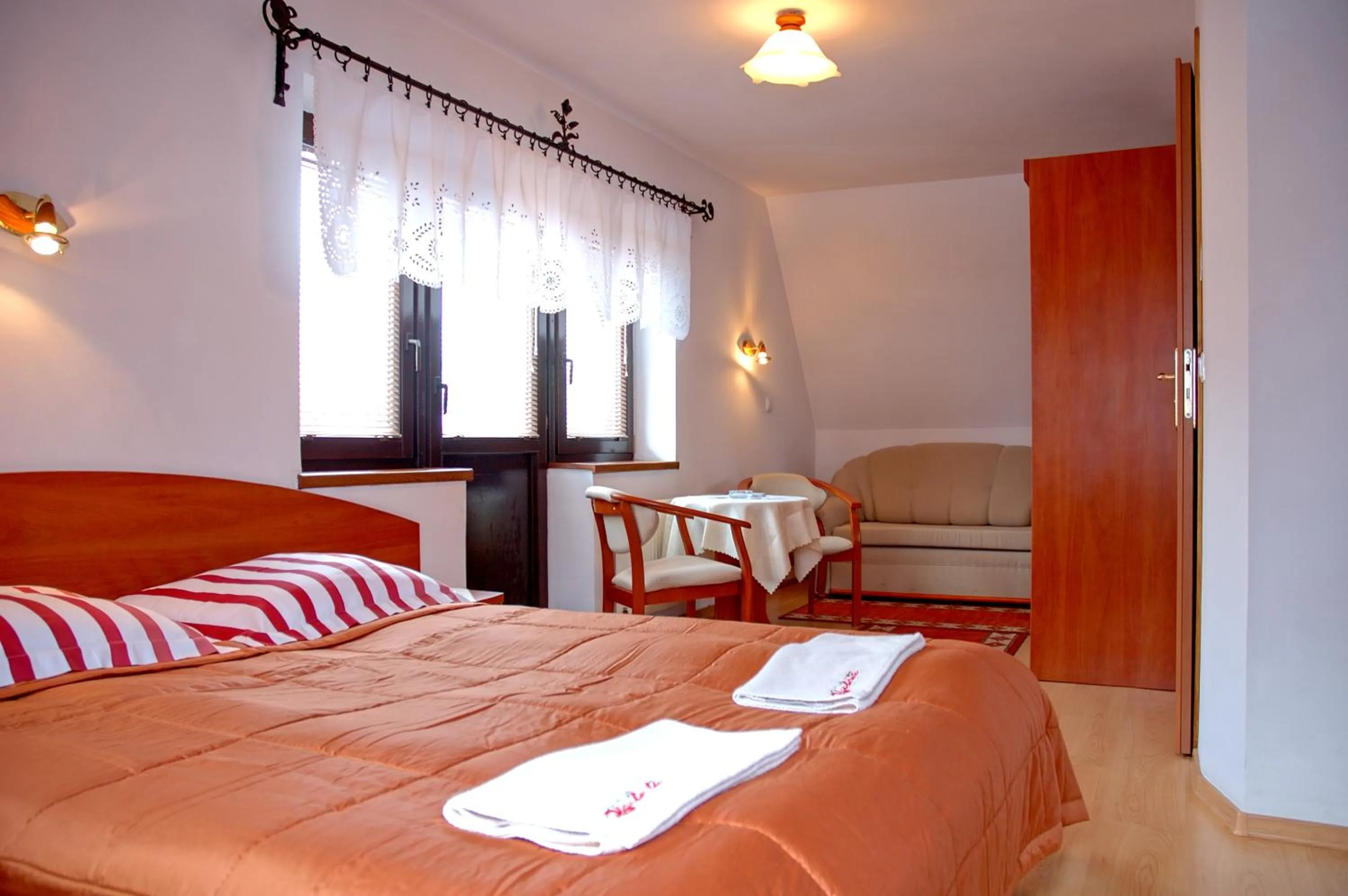 Photo of the whole room, Bed in Willa Kubik