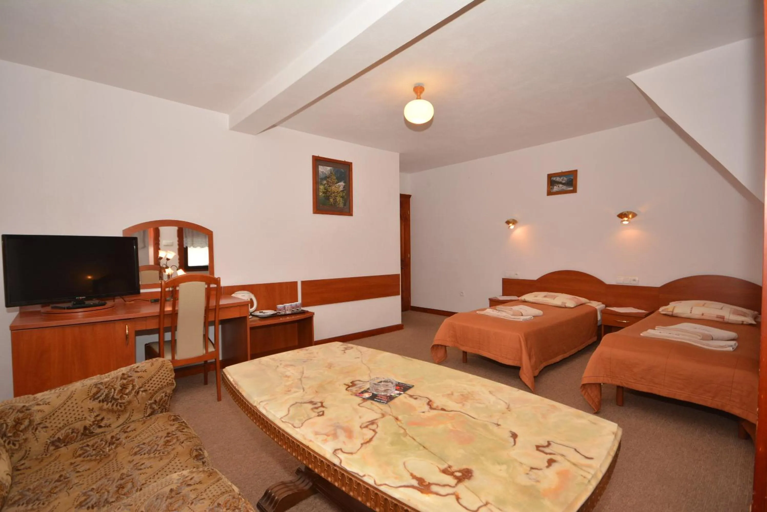 Photo of the whole room, Bed in Willa Kubik