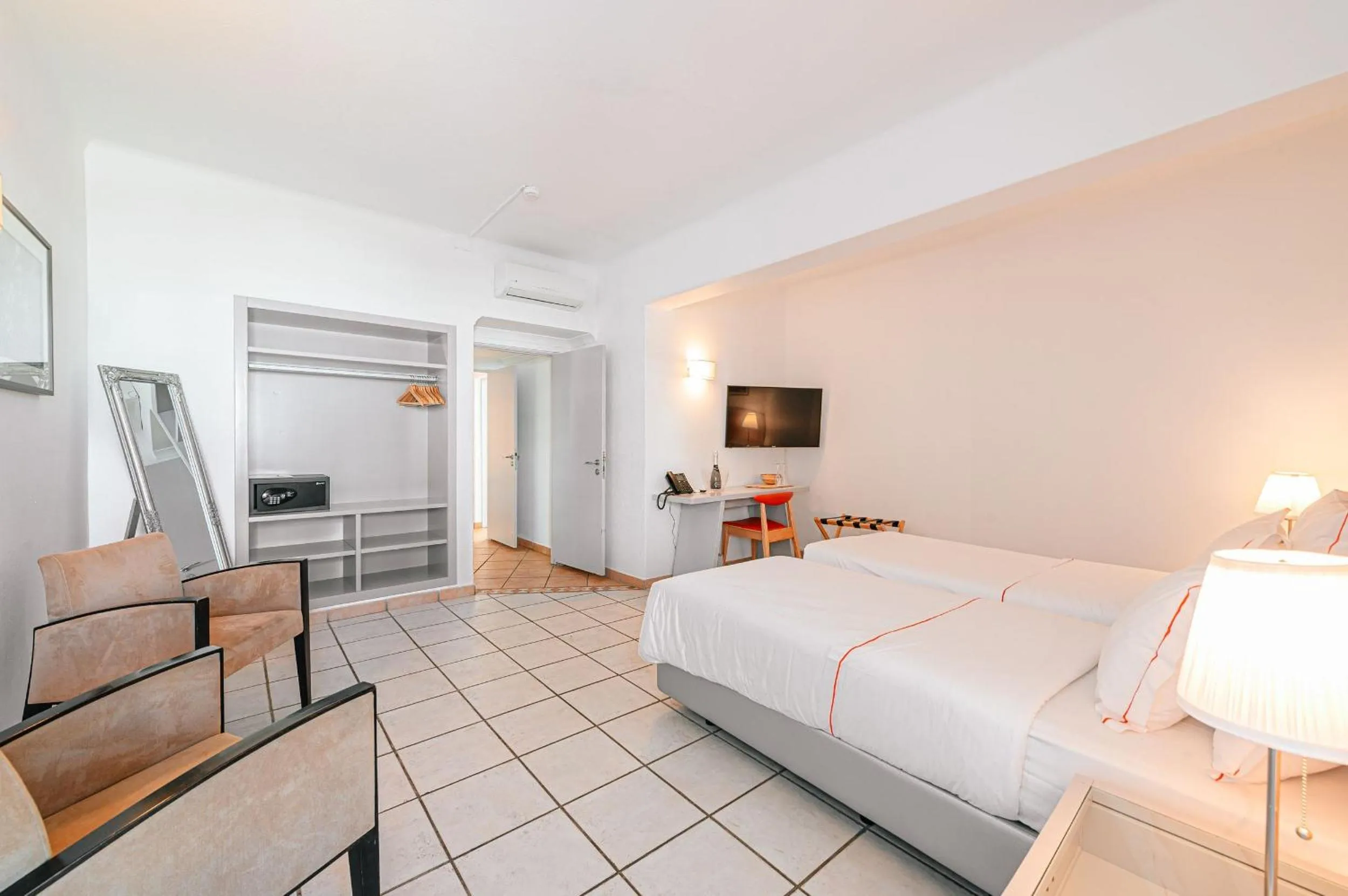 Bed in Hotel Carvoeiro Plaza