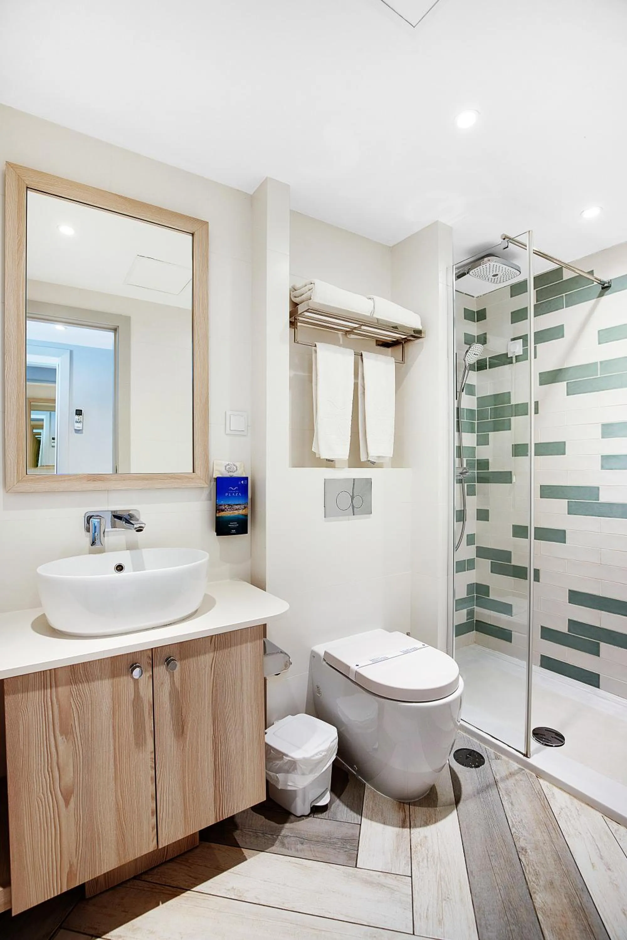 Shower in Hotel Carvoeiro Plaza