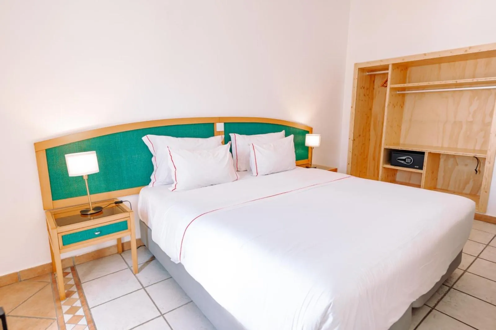 Bed in Hotel Carvoeiro Plaza