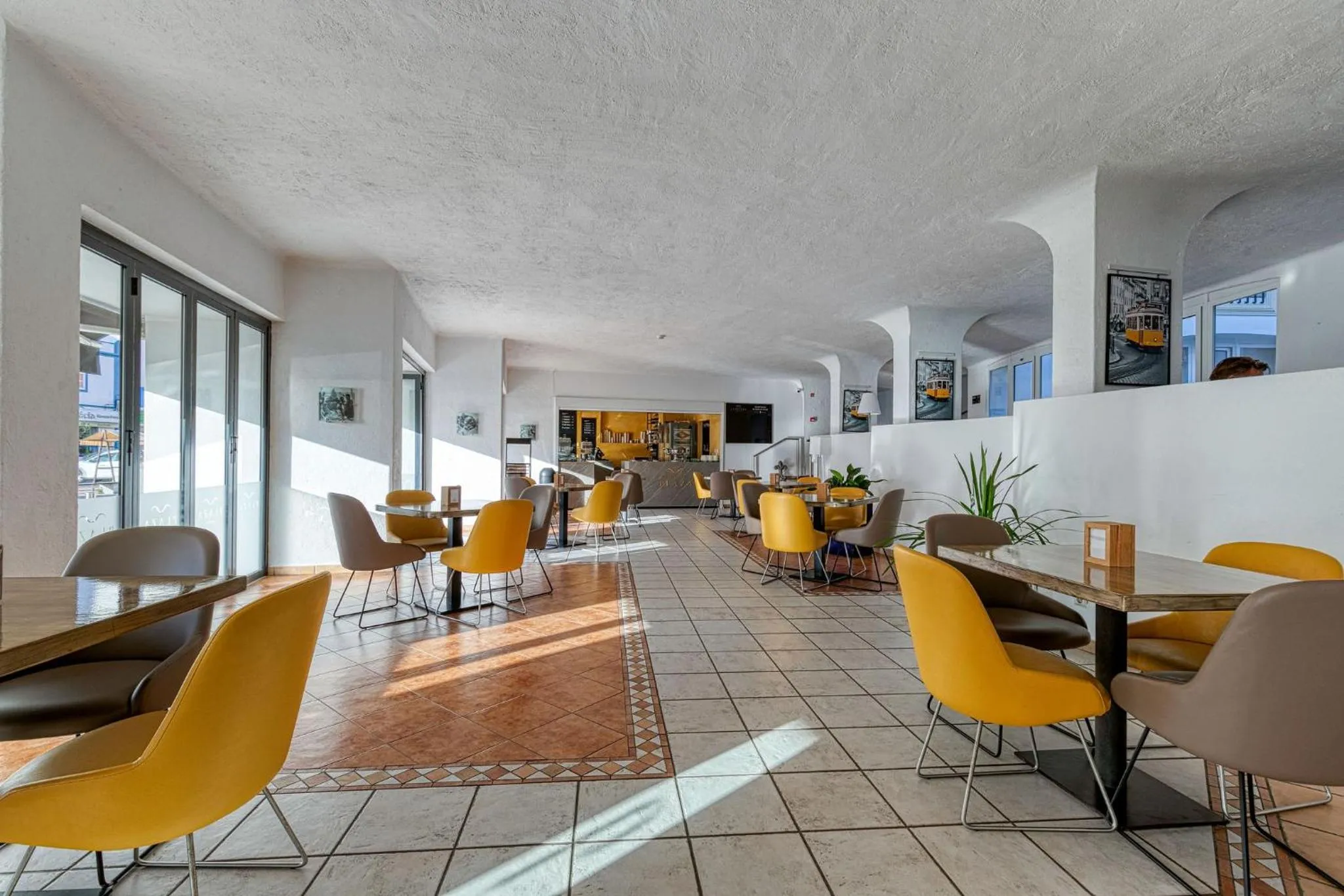 Living room in Hotel Carvoeiro Plaza