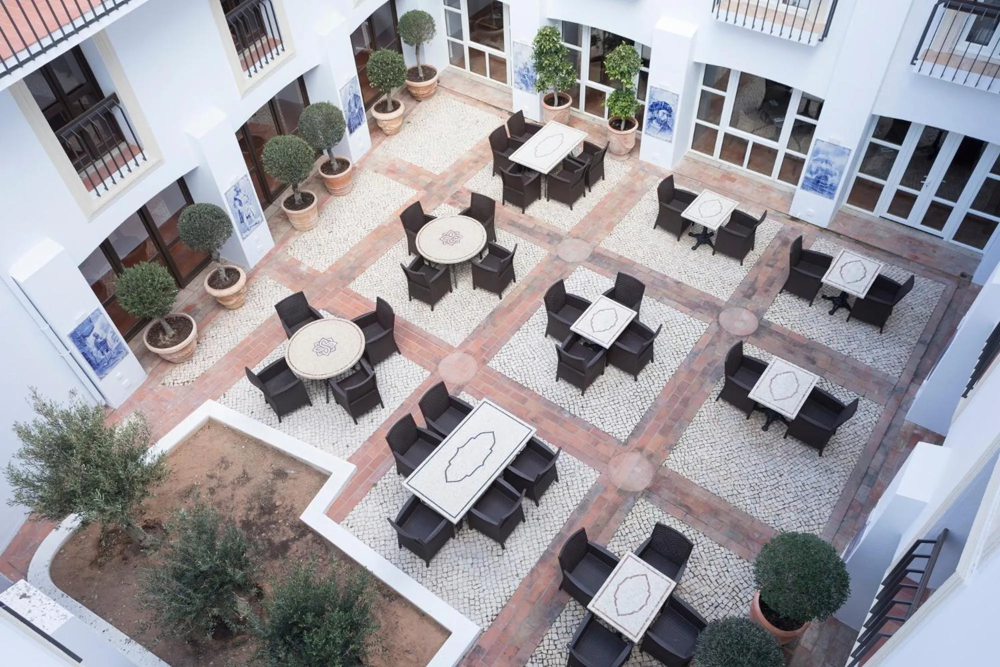 Patio in Hotel Carvoeiro Plaza