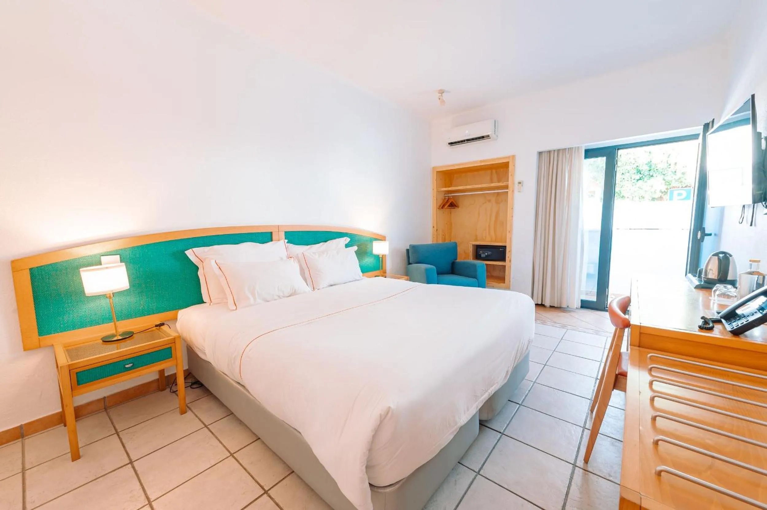 Bed in Hotel Carvoeiro Plaza