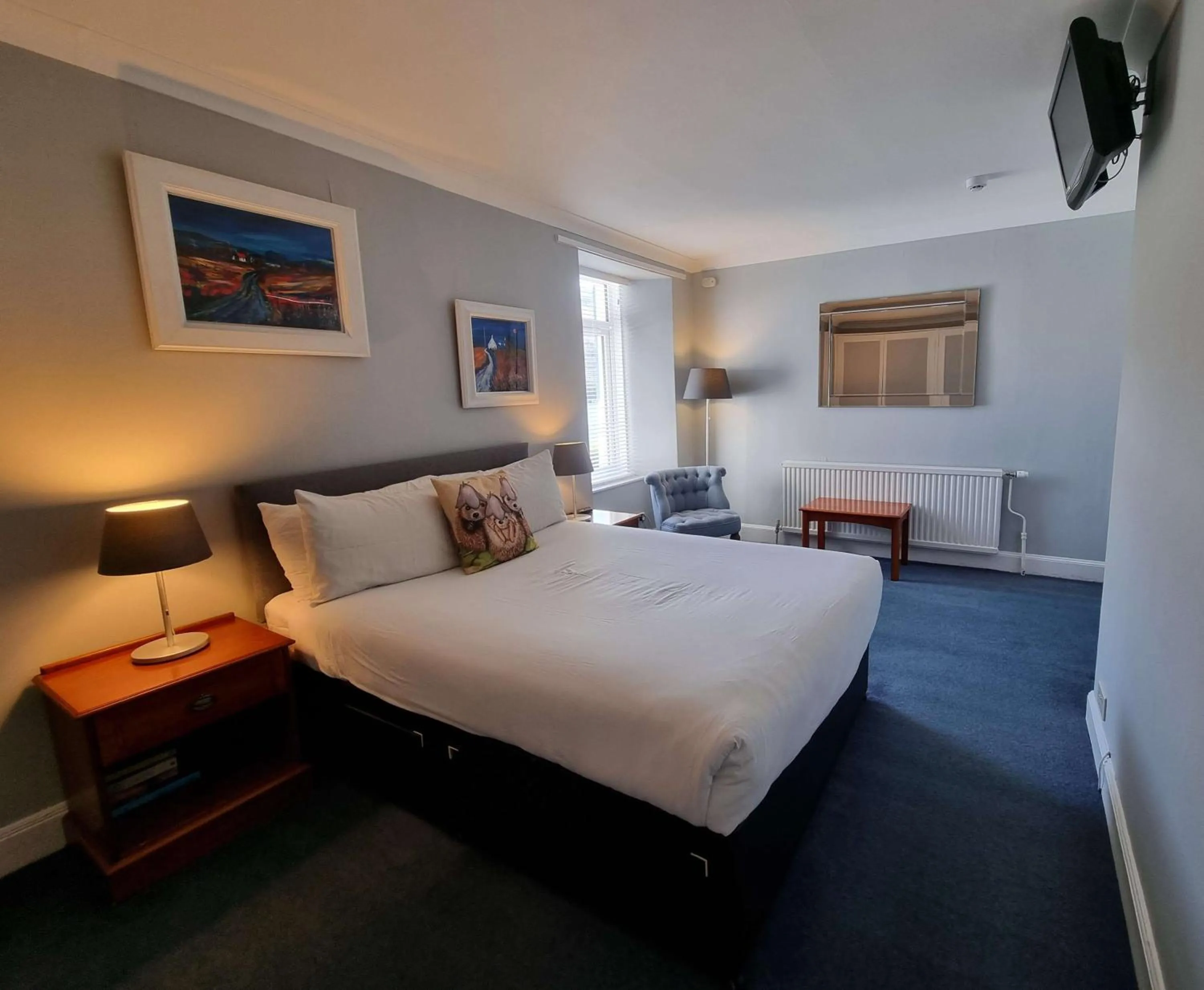 Bedroom, Bed in The Four Seasons Hotel