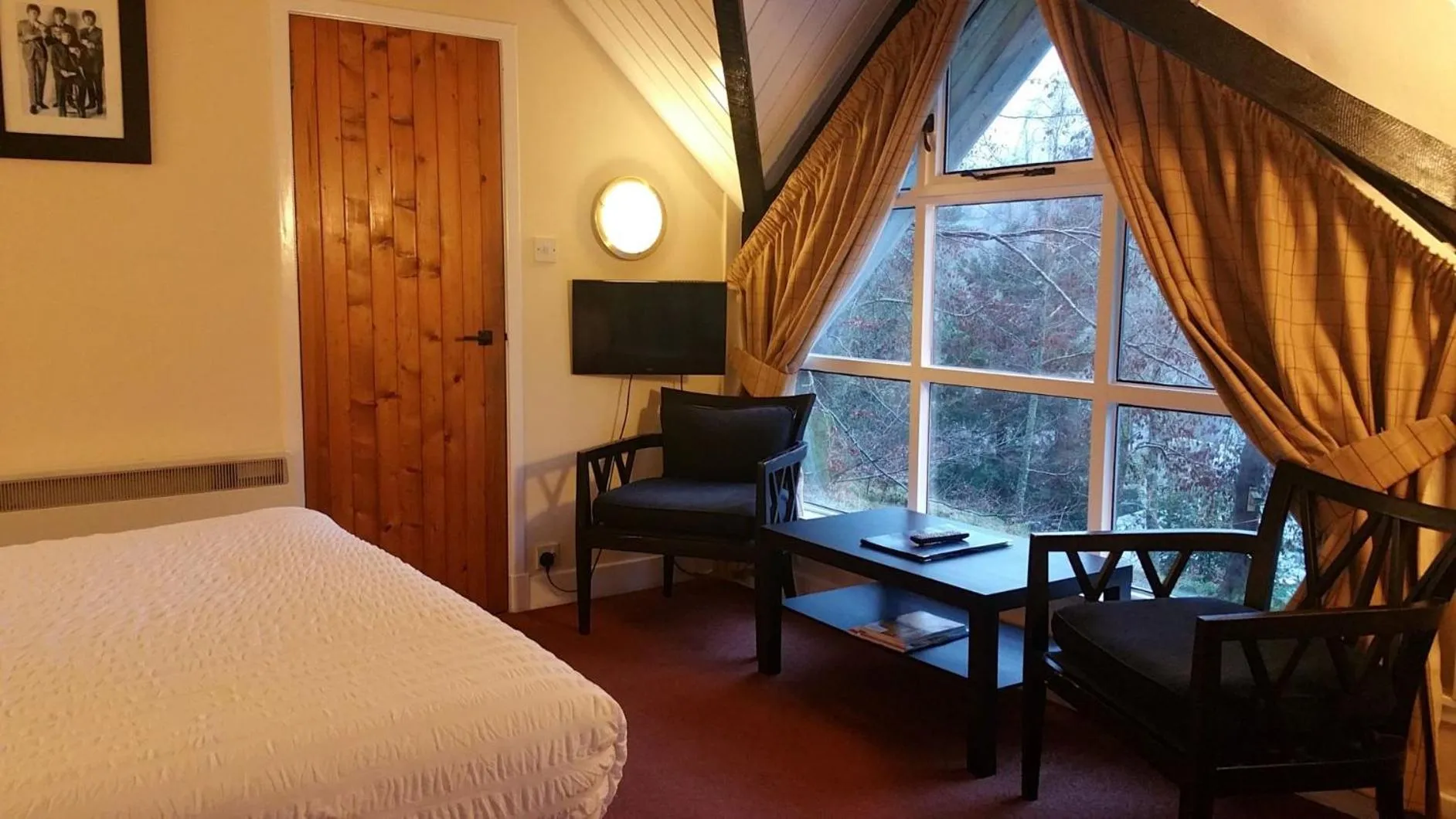 Photo of the whole room, Bed in The Four Seasons Hotel