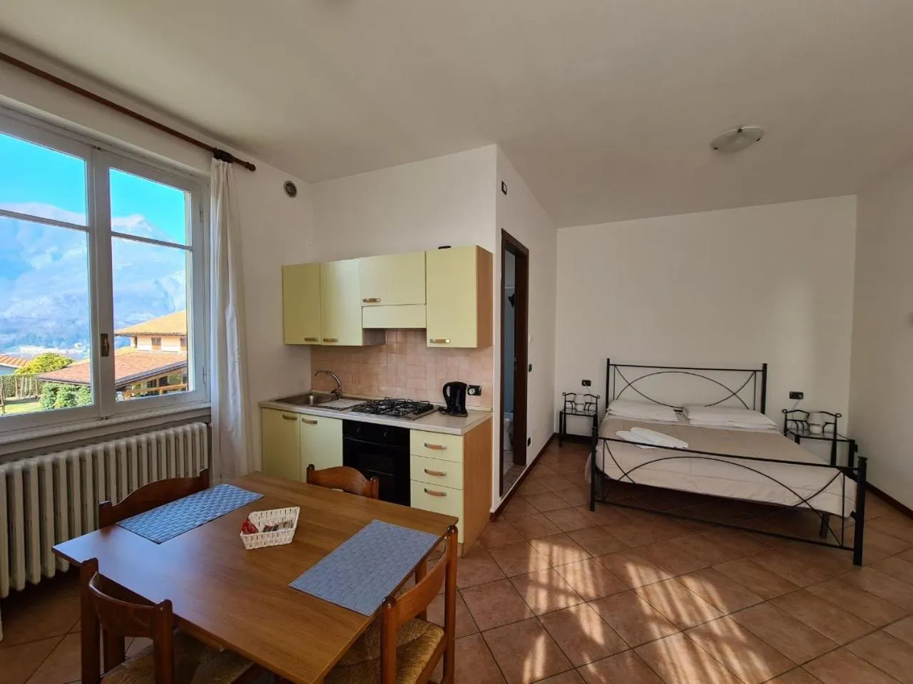 Kitchen or kitchenette, Bed in Appartamenti Casa La Rosa