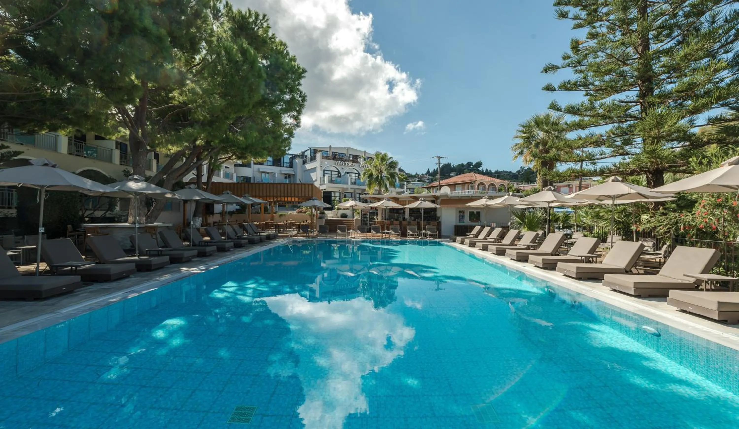 Swimming pool in Contessa Hotel