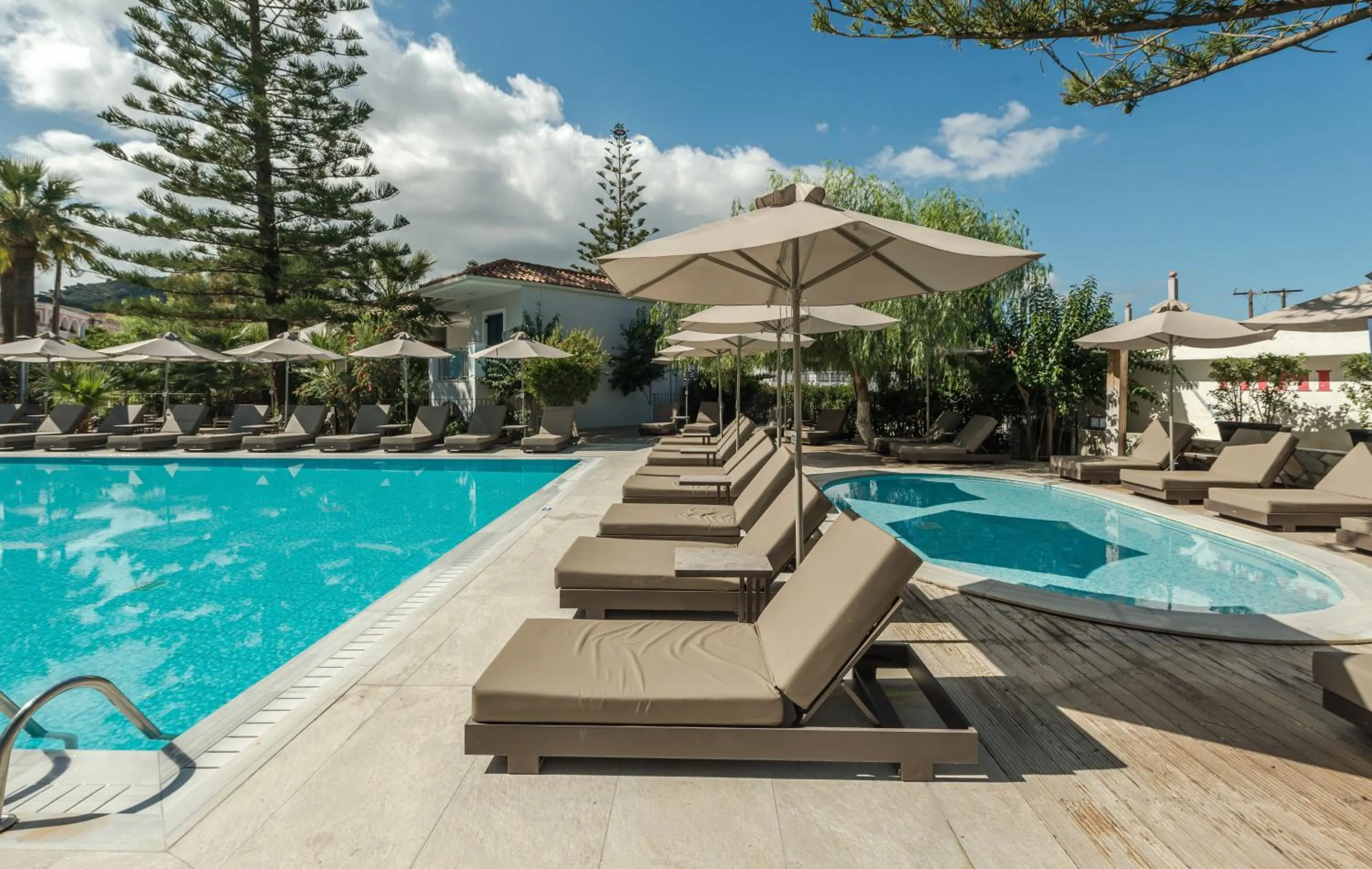 Swimming pool in Contessa Hotel