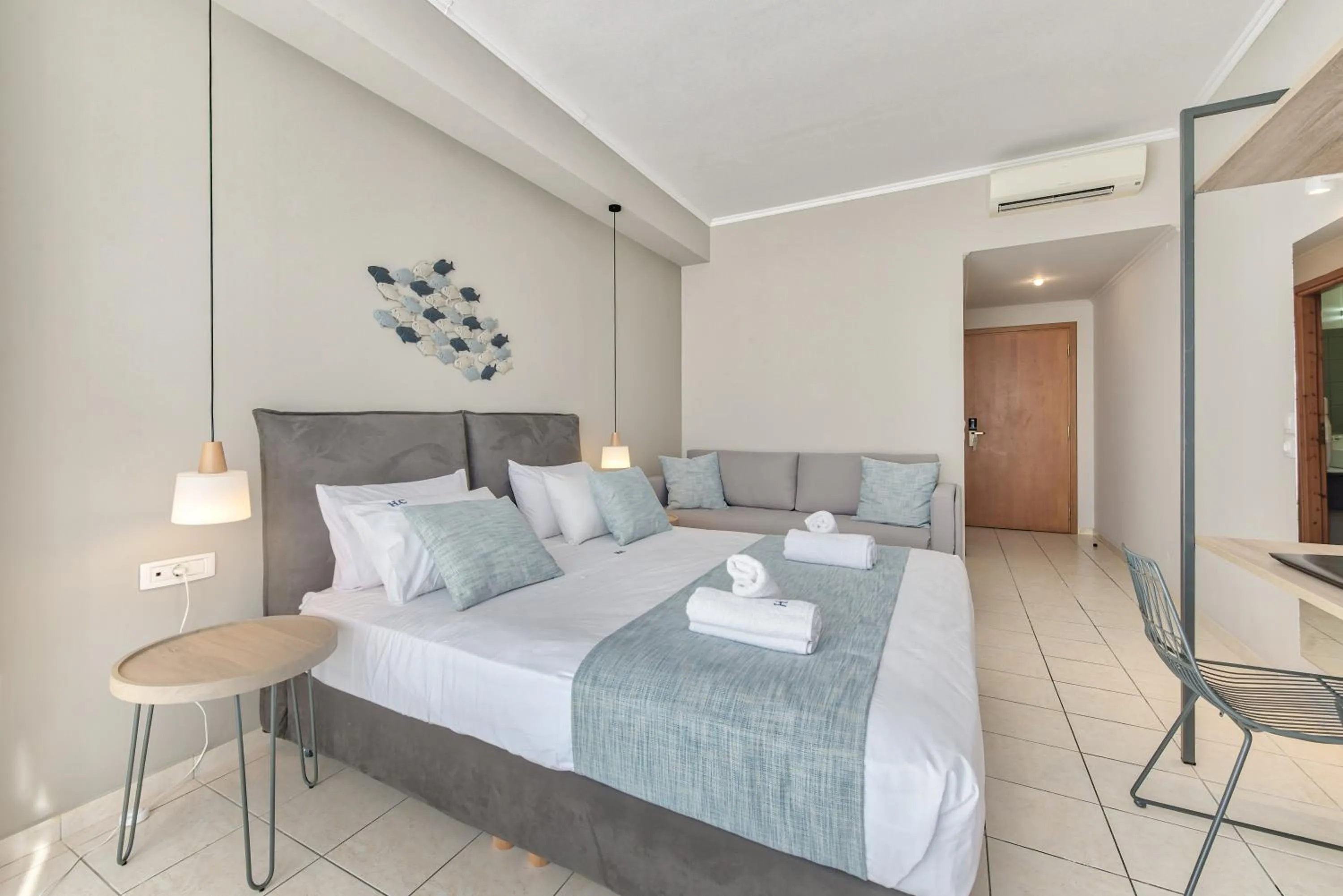 Bedroom, Bed in Contessa Hotel