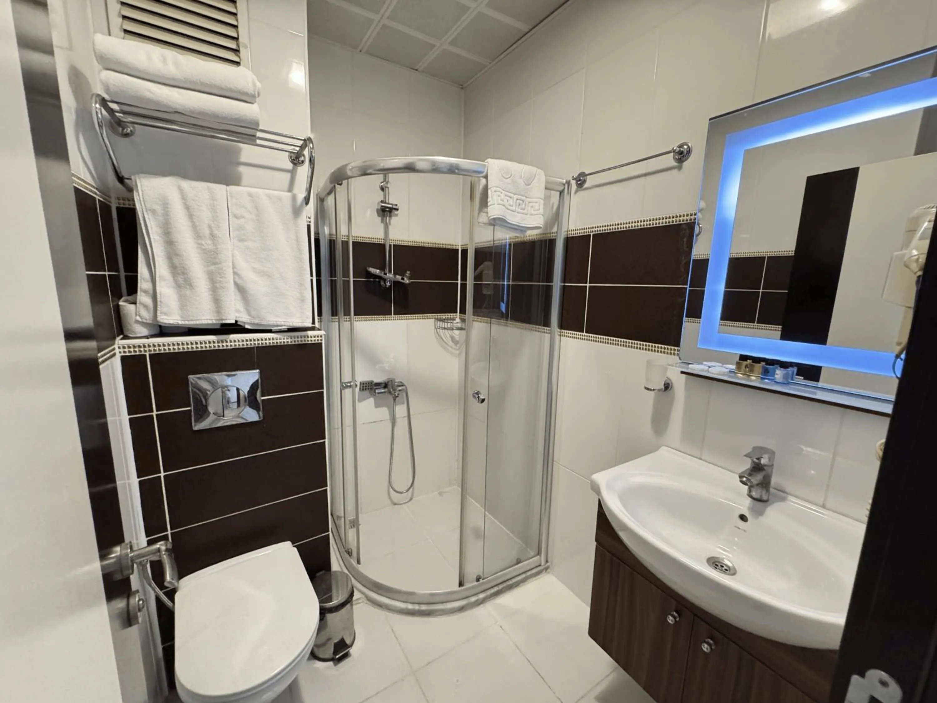 Shower in Hotel Bulvar Istanbul