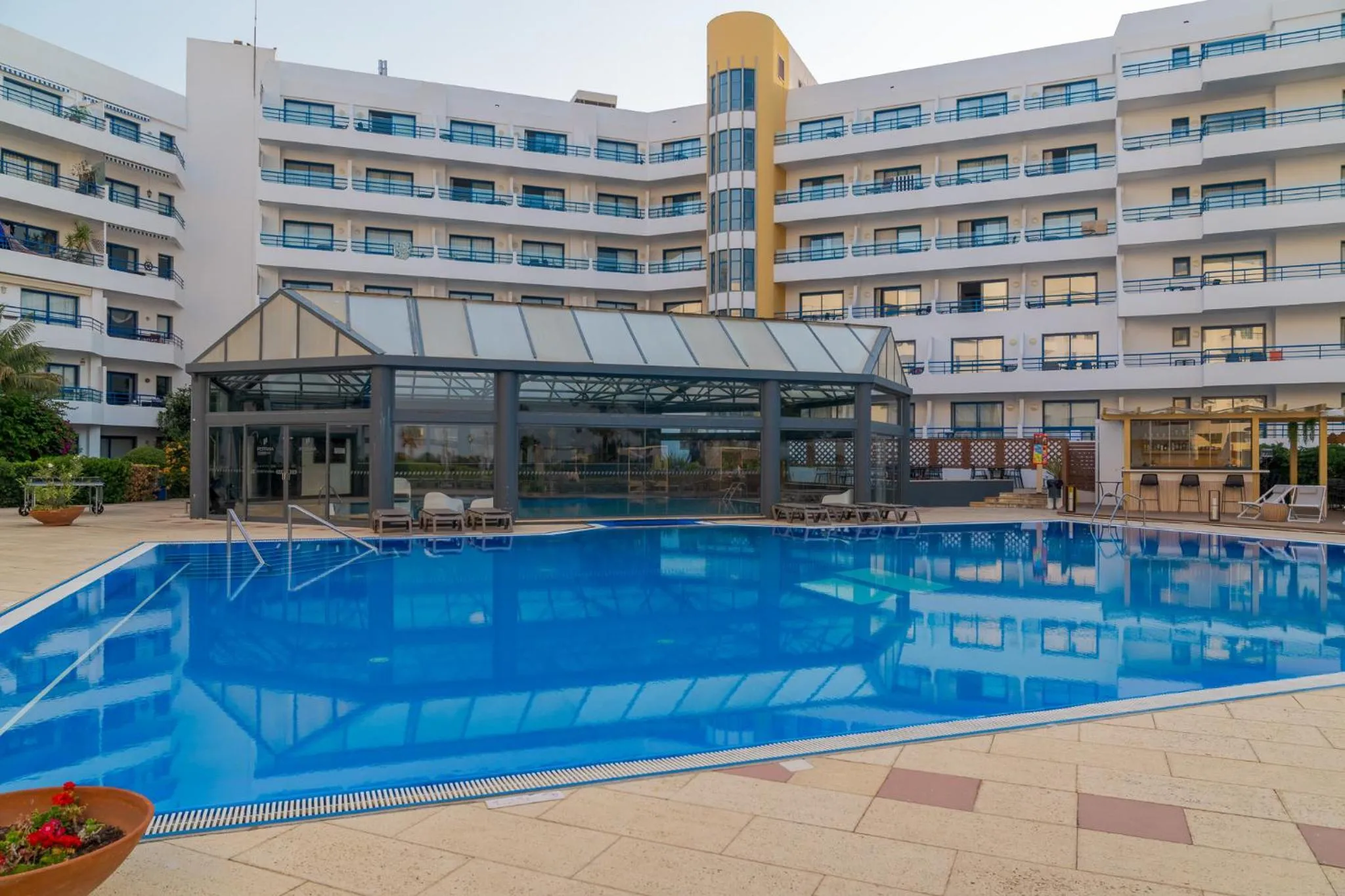 Swimming pool in Hotel Pestana Cascais Ocean & Conference Aparthotel