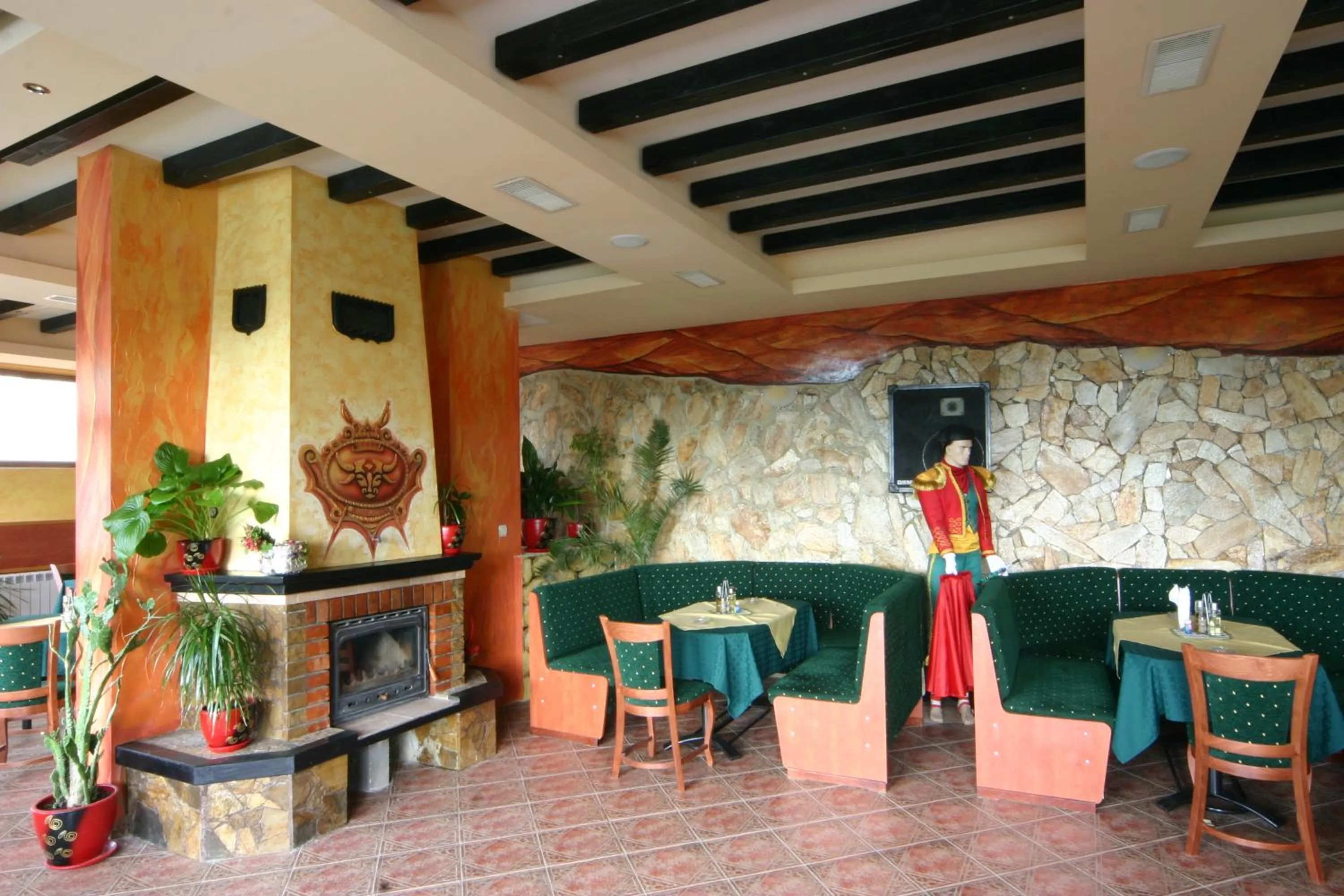 Restaurant/places to eat in Hotel Toro Negro