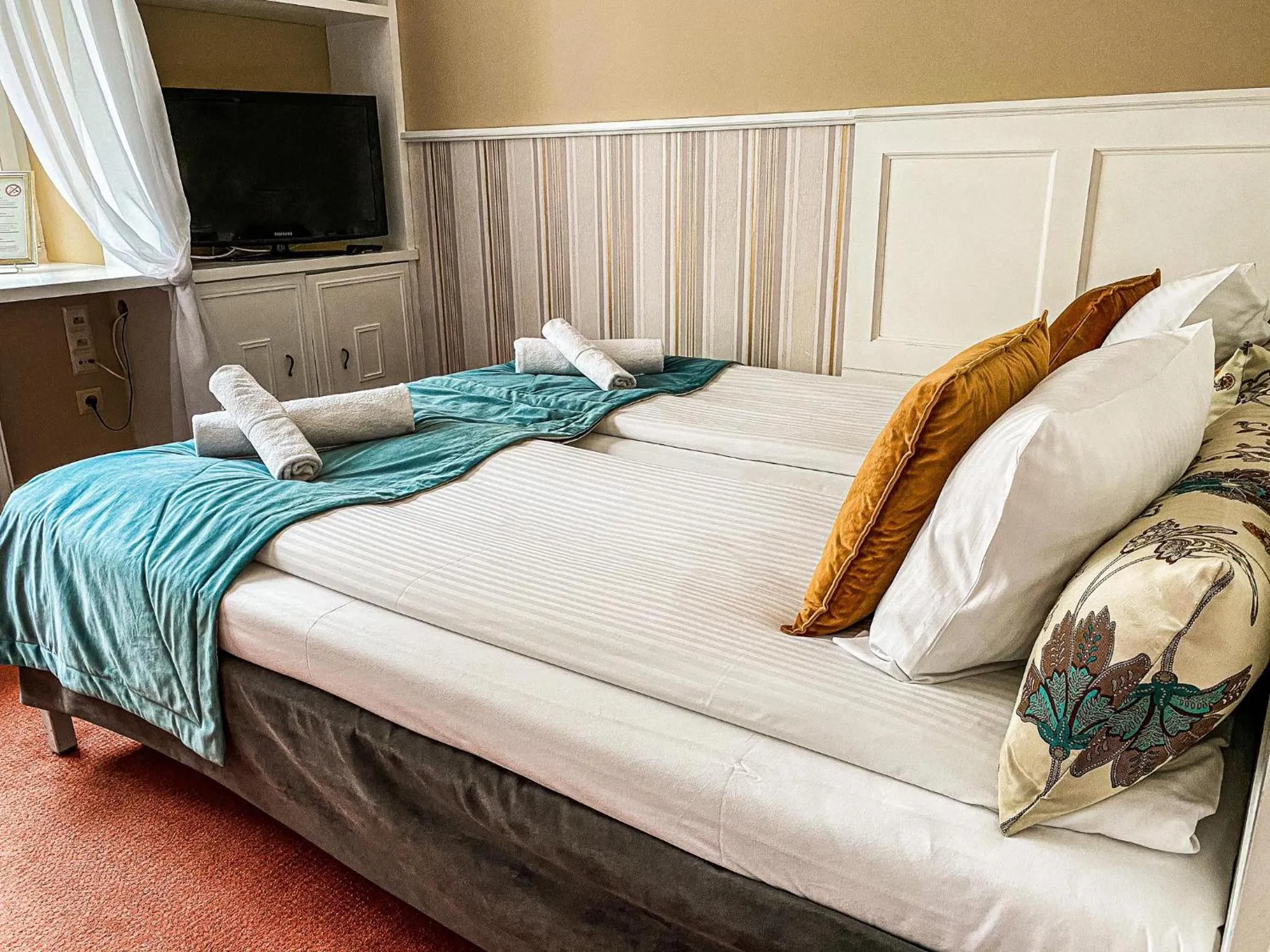 Bed in American House Hennela