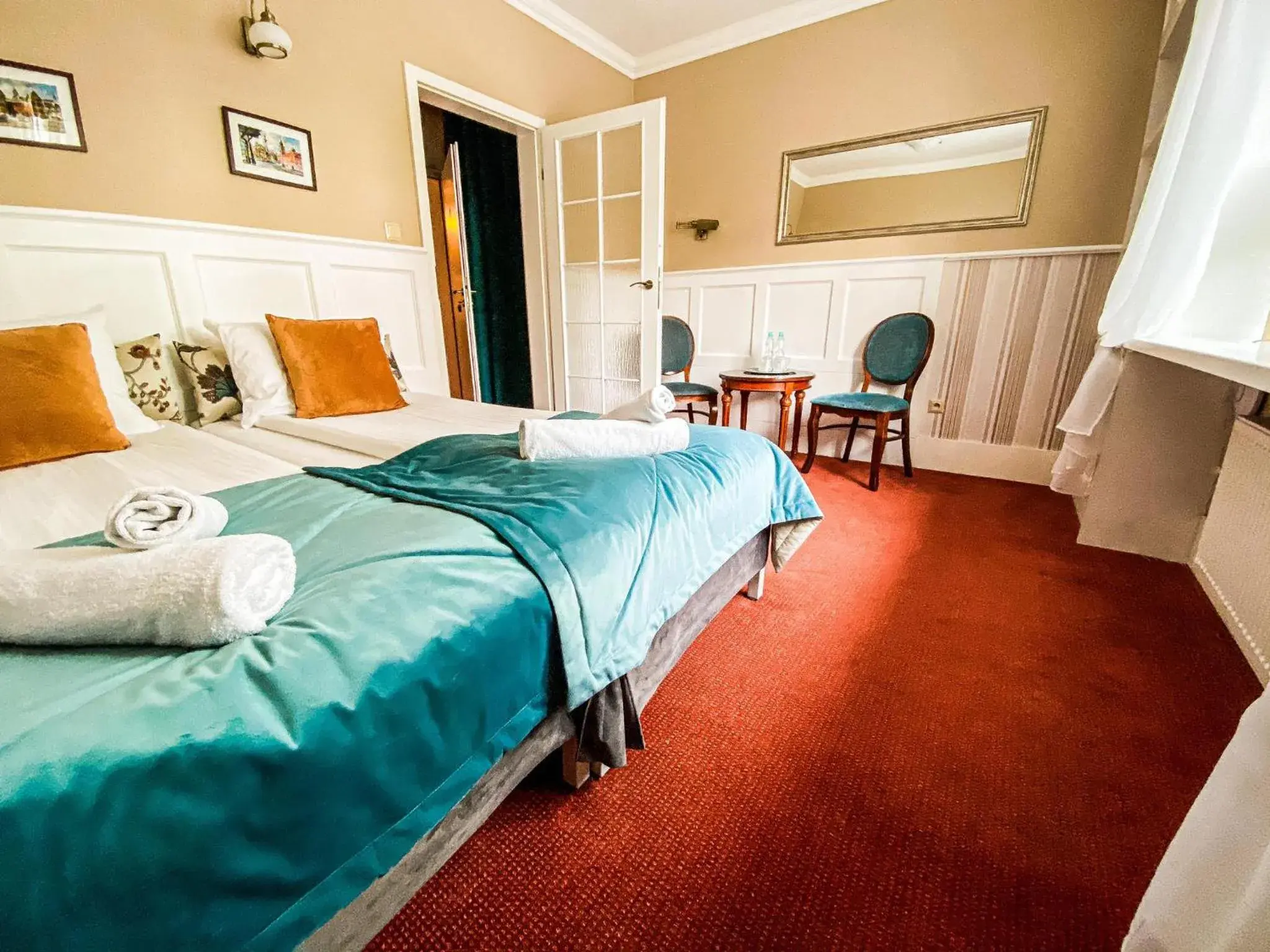 Double or Twin Room in American House Hennela Double or Twin Room in American House Hennela