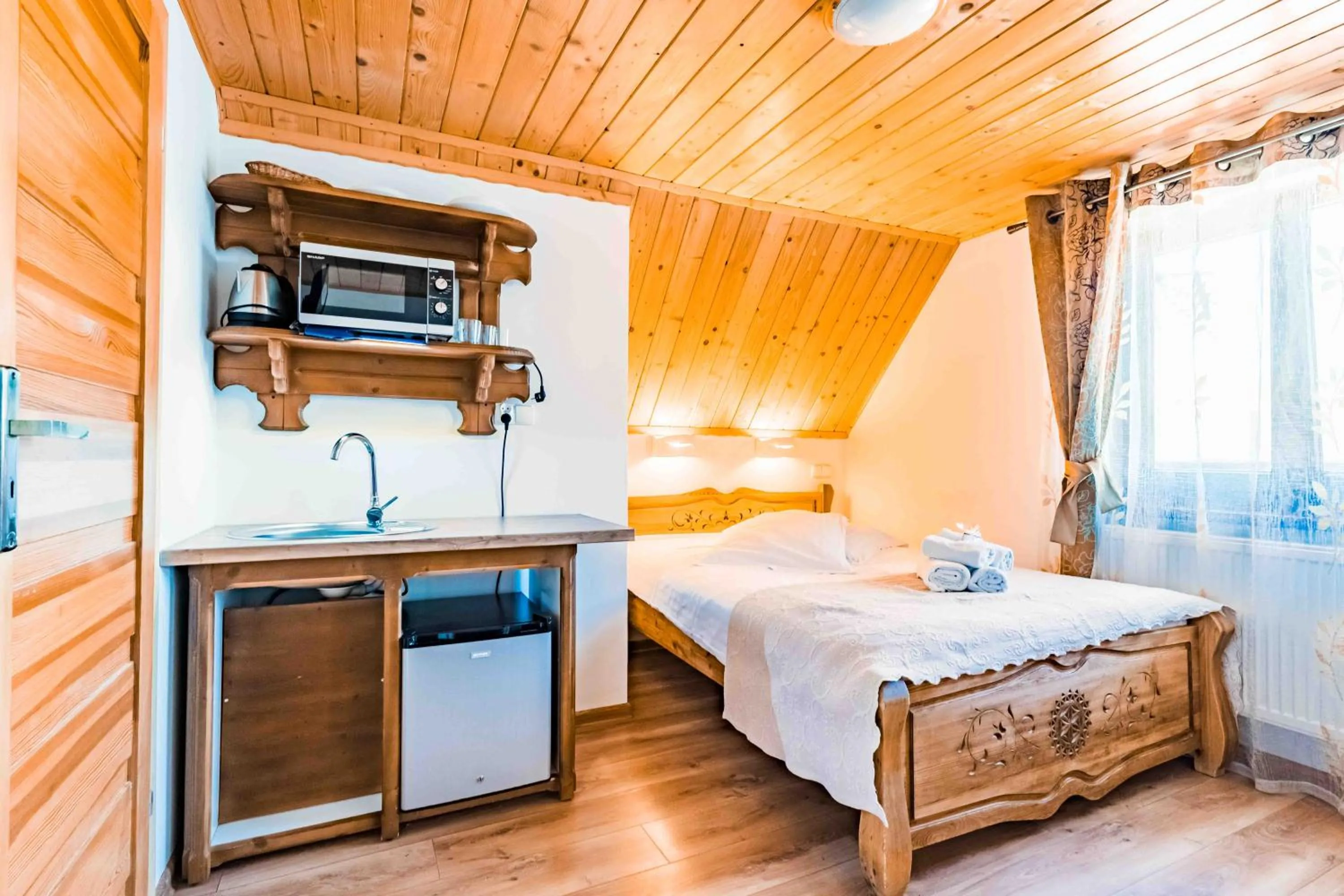 Kitchen or kitchenette, Bed in Górski Pałacyk Kompleks obiektów