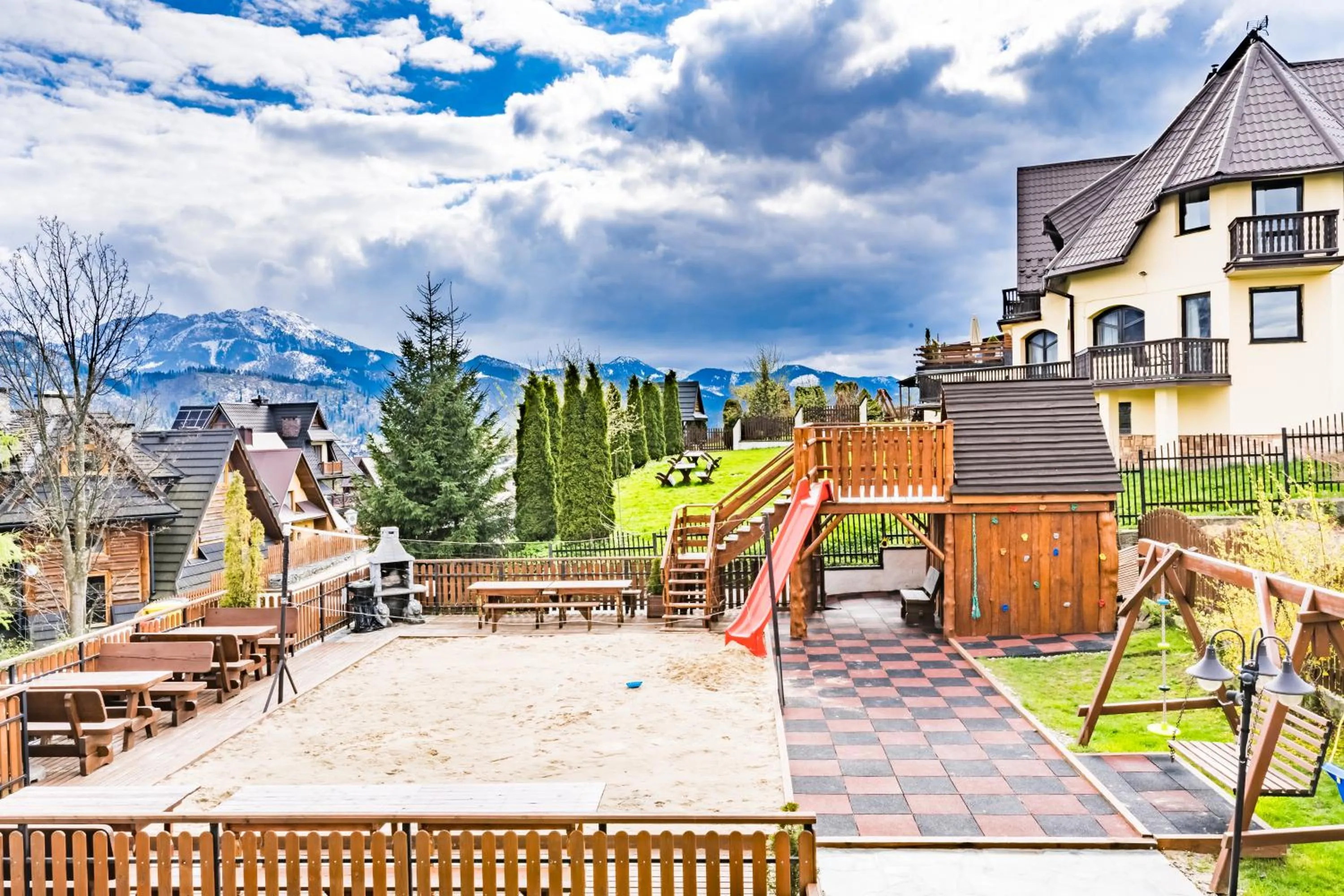 Nearby landmark in Górski Pałacyk Kompleks obiektów