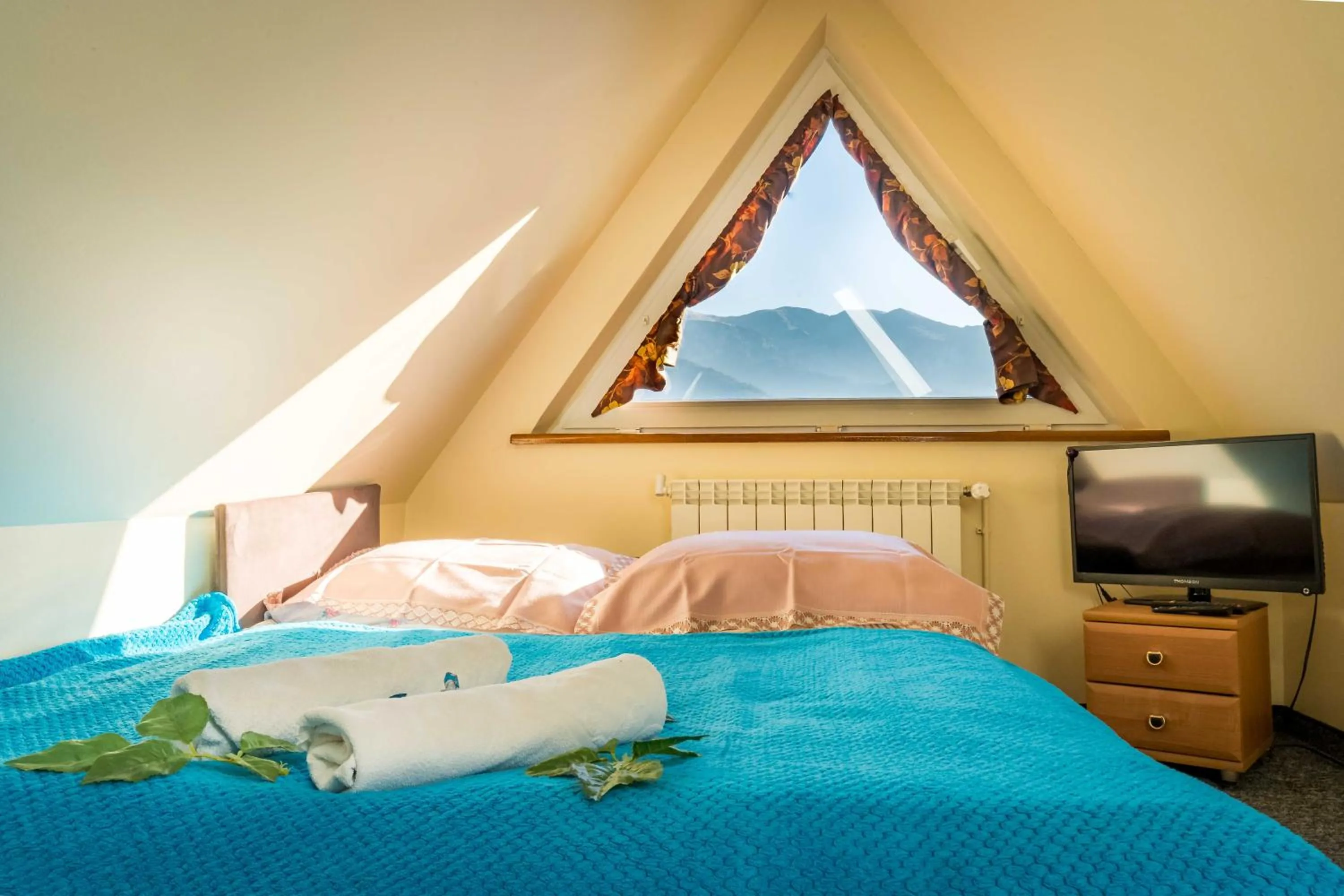 Other, Bed in Górski Pałacyk Kompleks obiektów