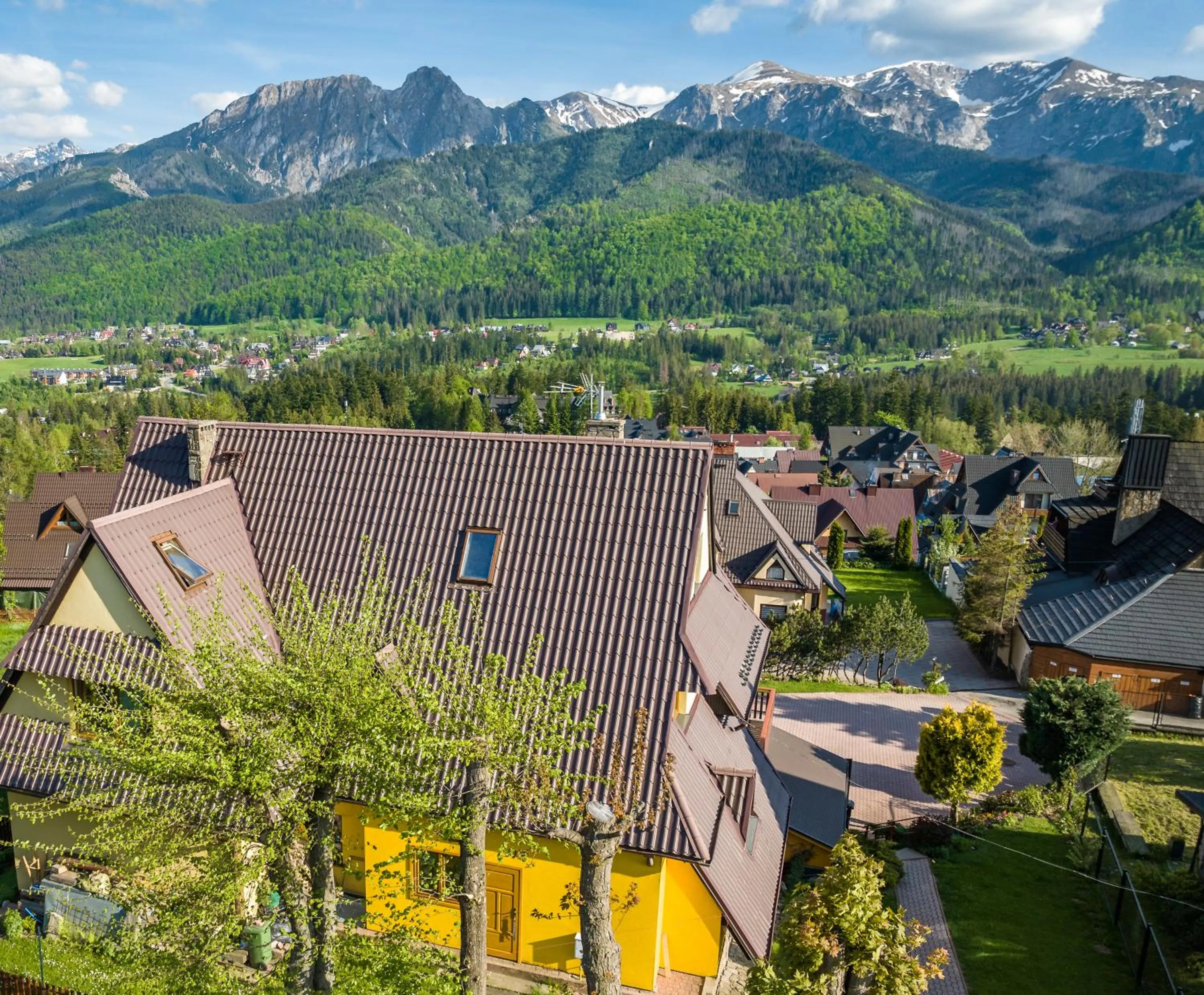 Property building in Górski Pałacyk Kompleks obiektów