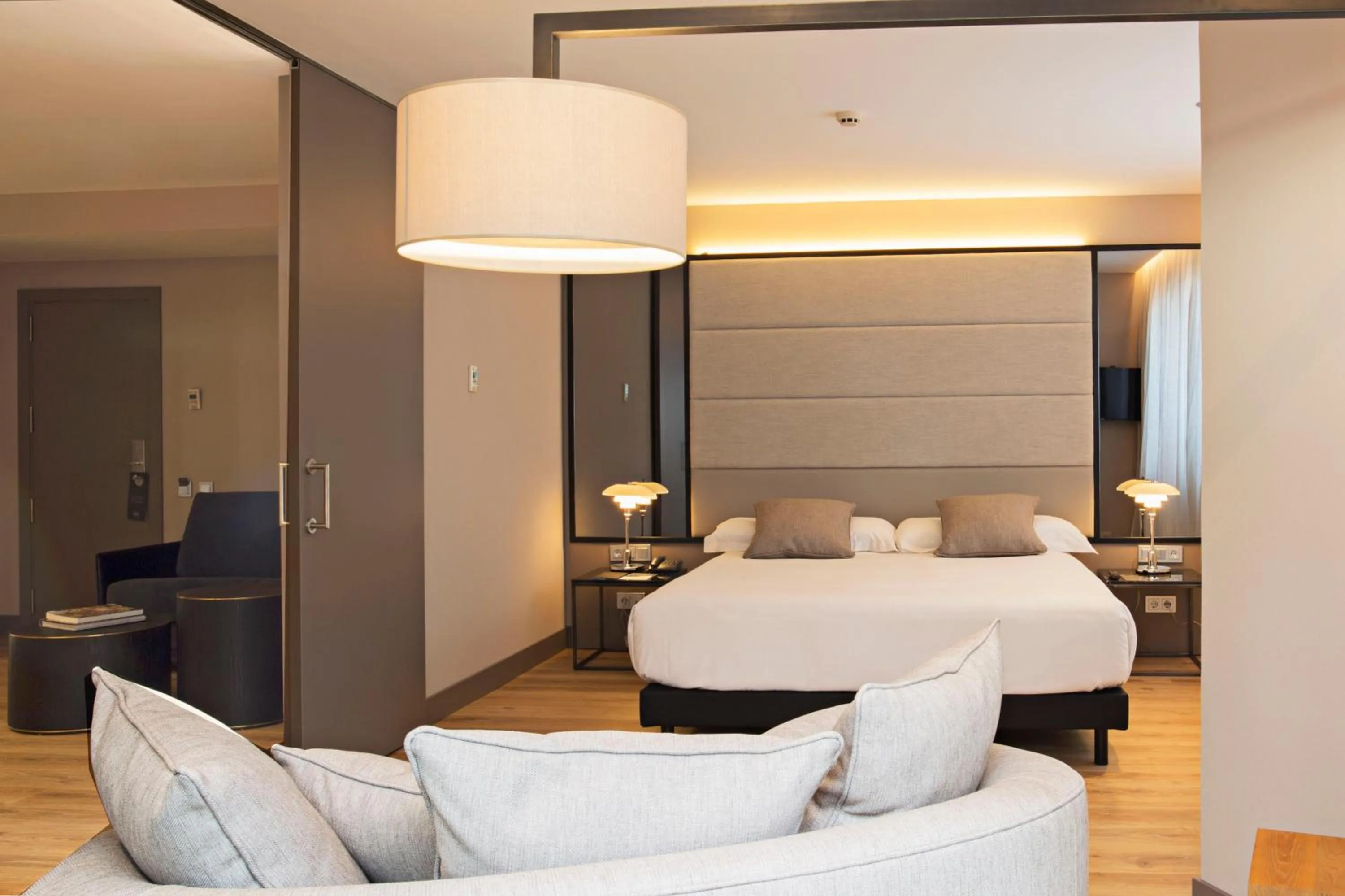 Photo of the whole room, Bed in Zenit Lisboa