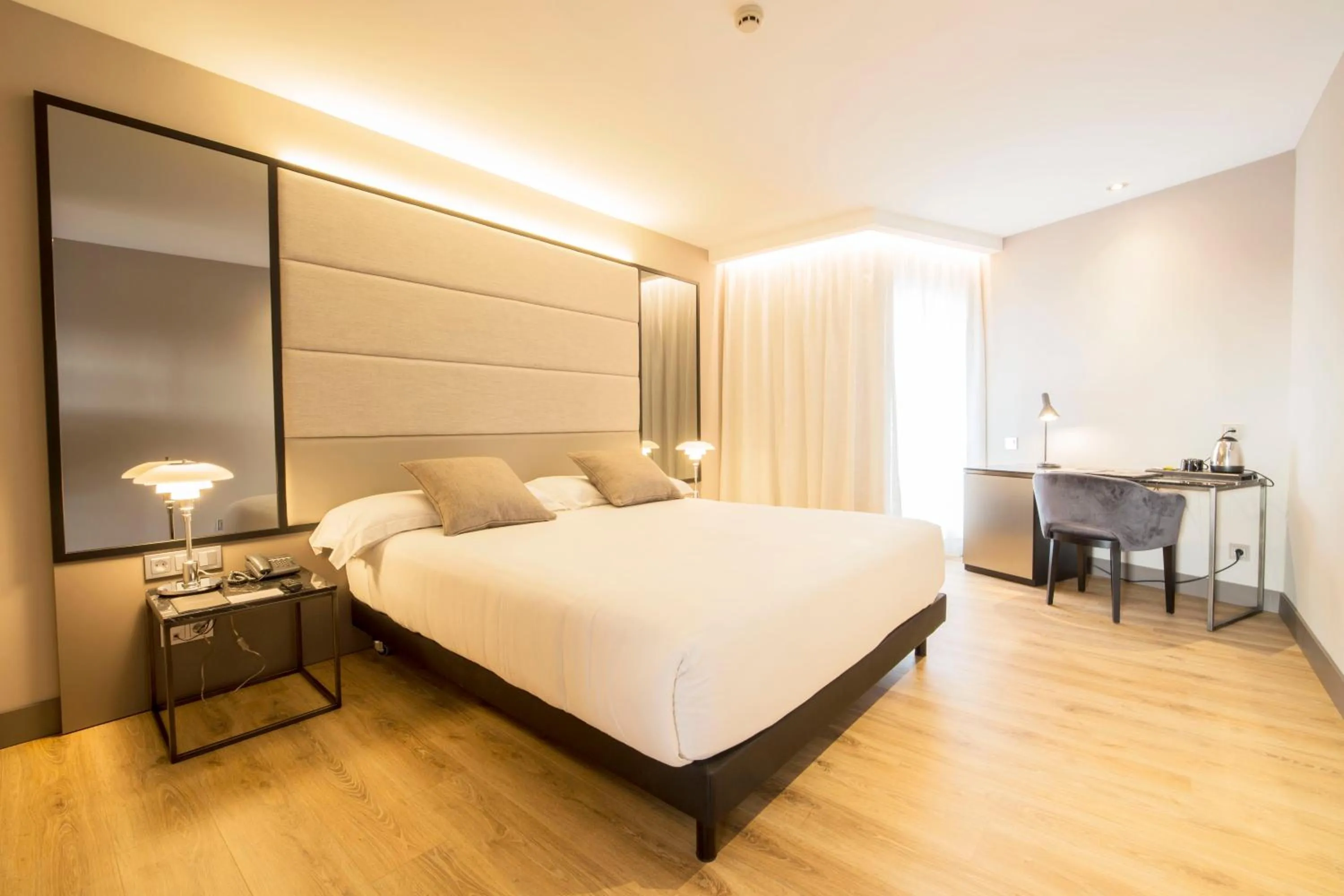 Photo of the whole room, Bed in Zenit Lisboa