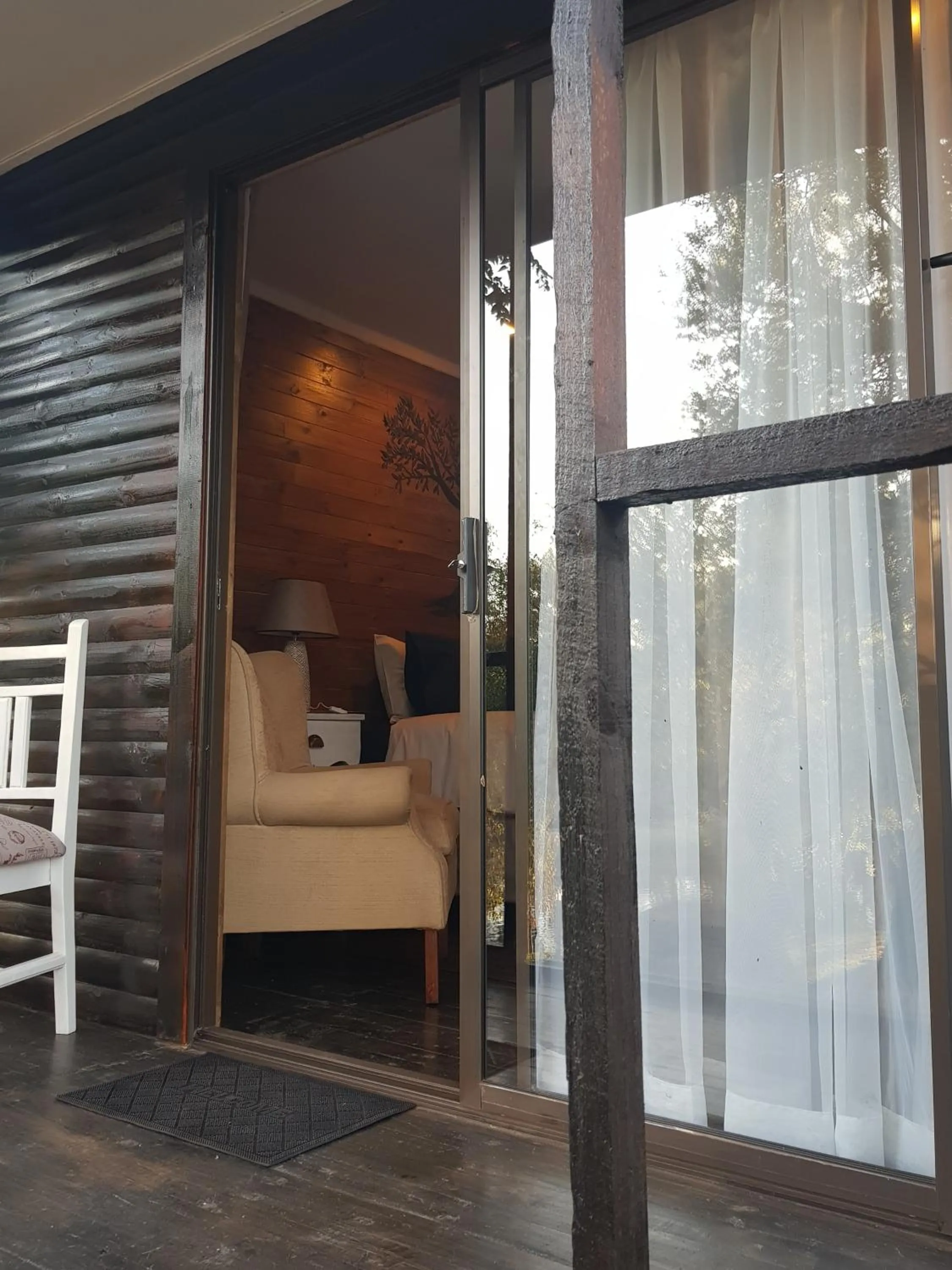 Facade/entrance in River Rock Lodge