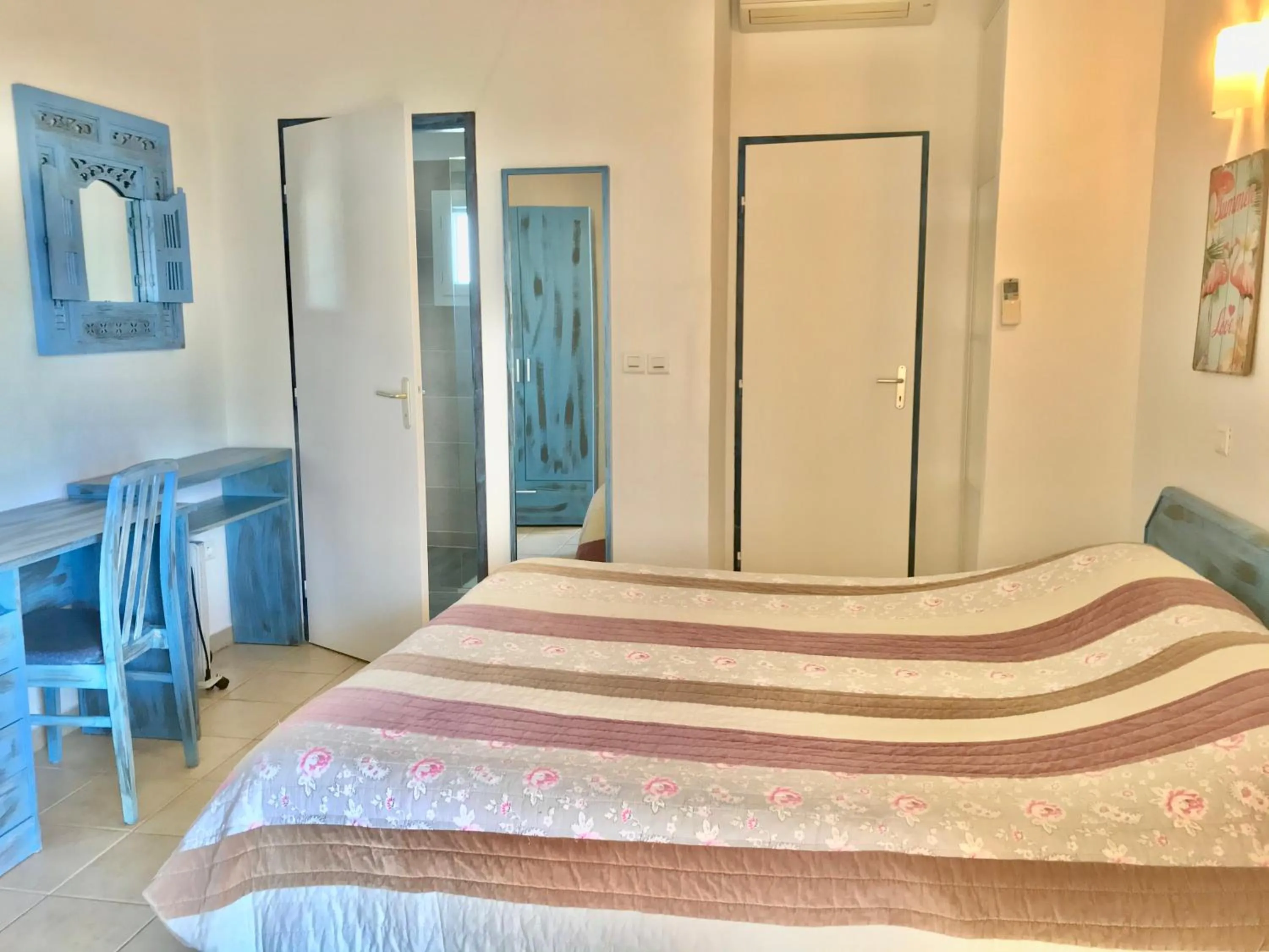 Photo of the whole room, Bed in Le Maset en Camargue