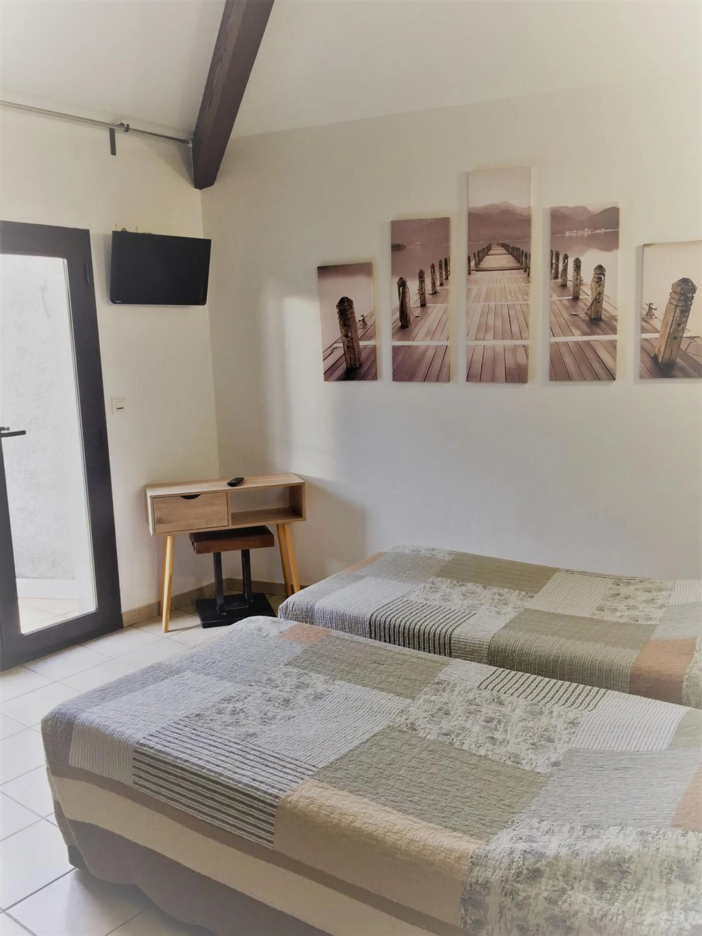 Photo of the whole room, Bed in Le Maset en Camargue