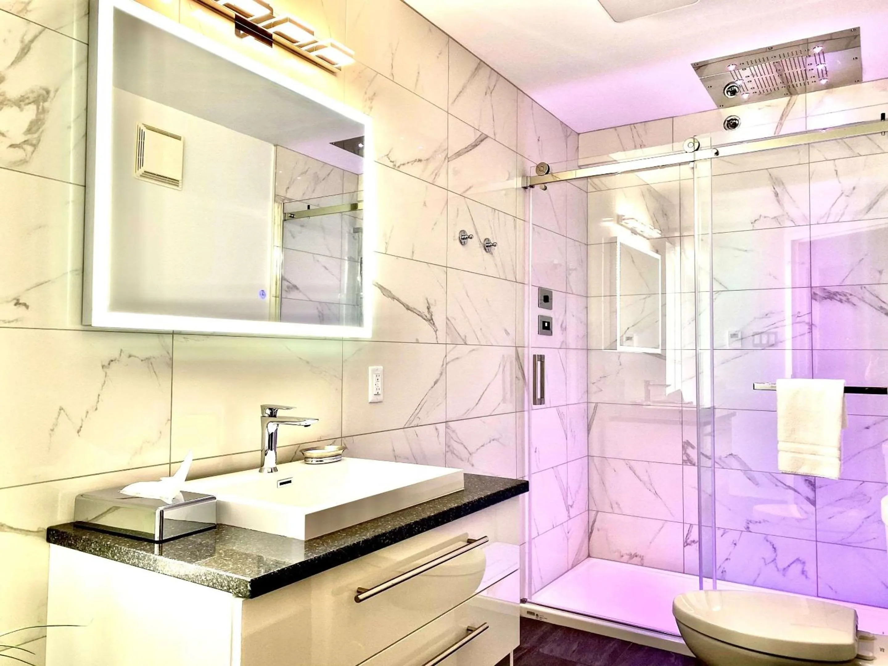 Bedroom in Le Noranda Hotel & Spa, an Ascend Collection Hotel