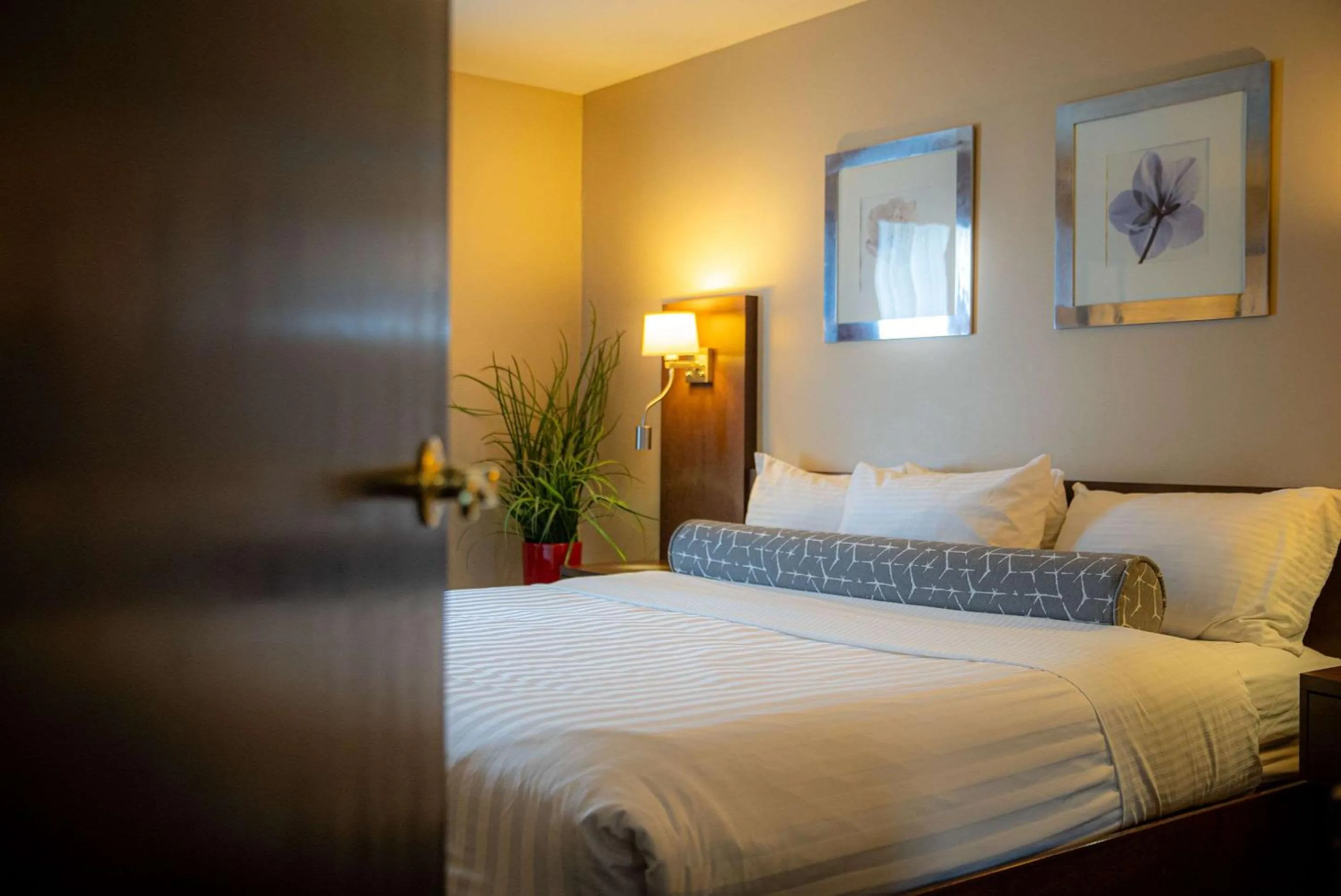 Bedroom, Bed in Le Noranda Hotel & Spa, an Ascend Collection Hotel