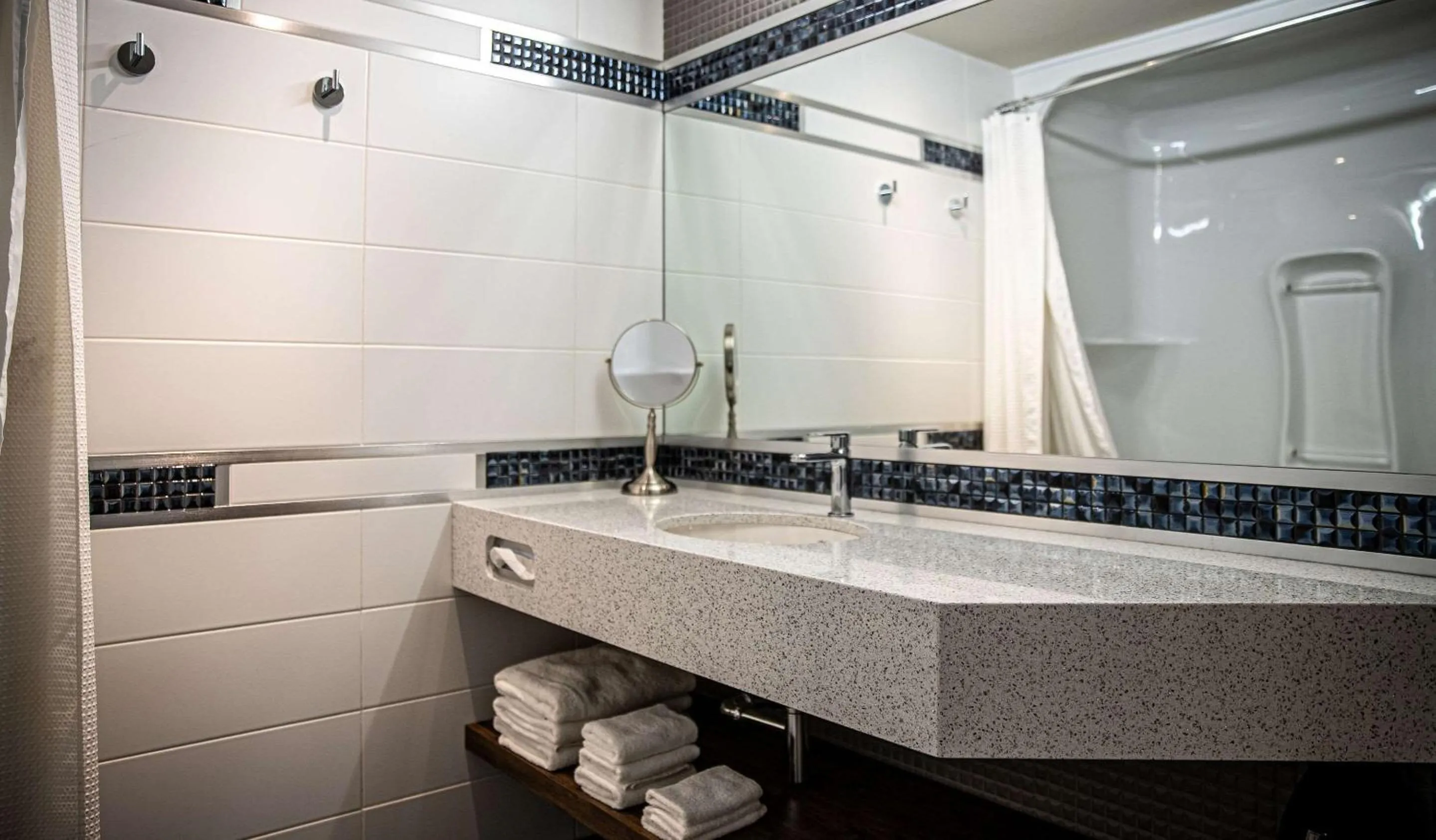 Bedroom in Le Noranda Hotel & Spa, an Ascend Collection Hotel