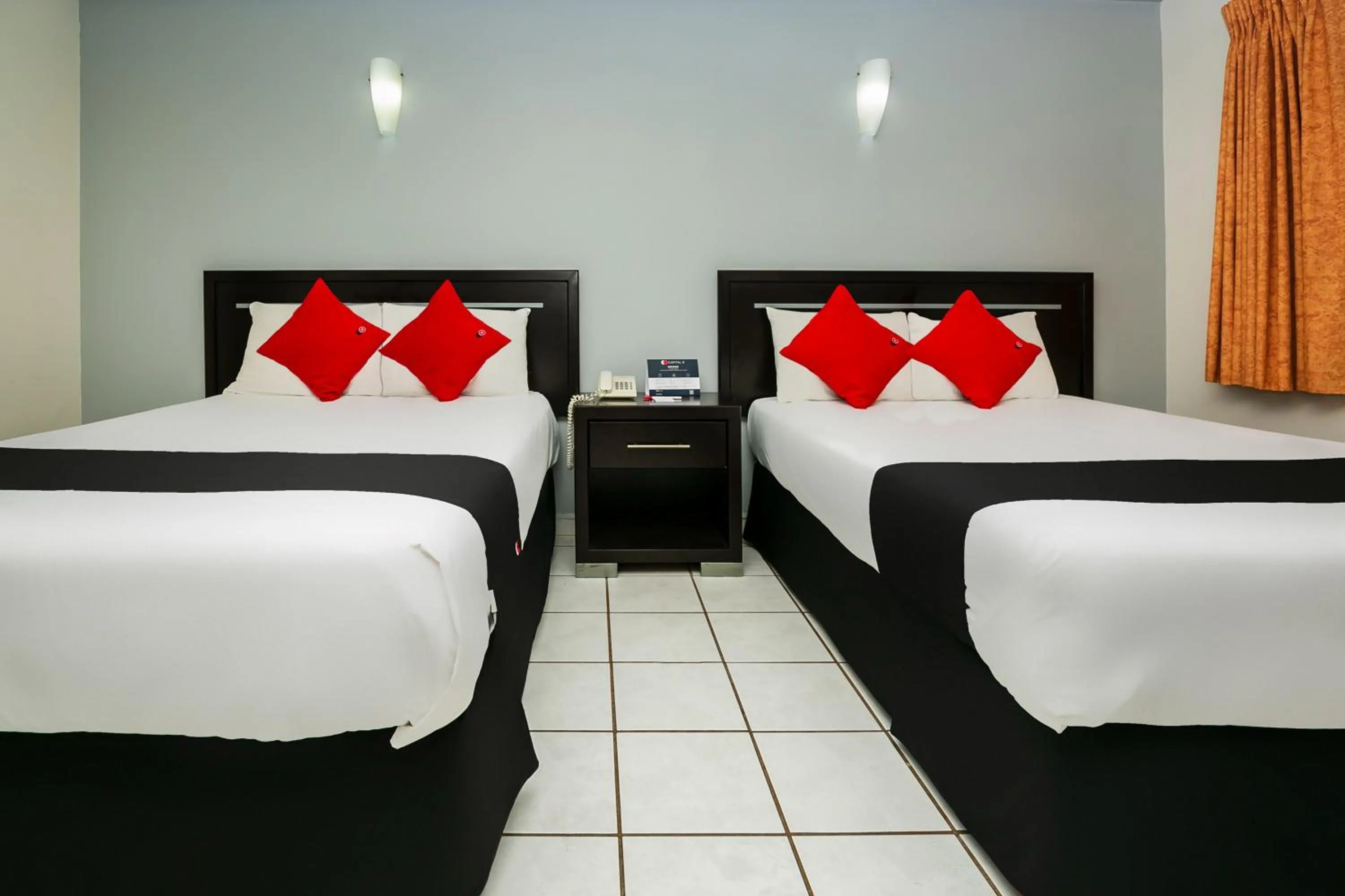 Bedroom, Bed in Capital O Hotel Victoria Morelia