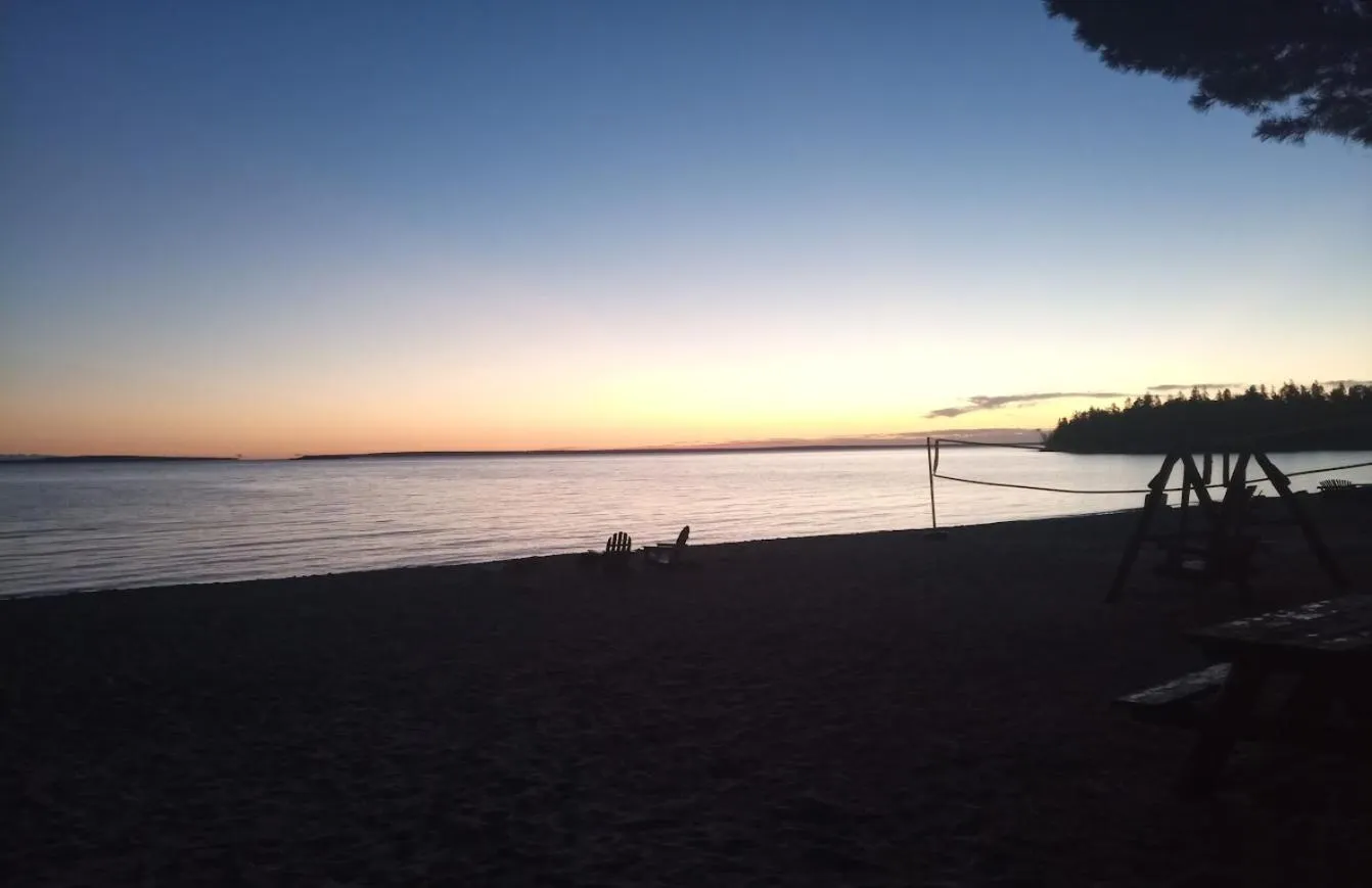 Beach House Lakeside Cottages