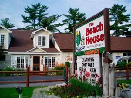 Facade/entrance in Beach House Lakeside Cottages