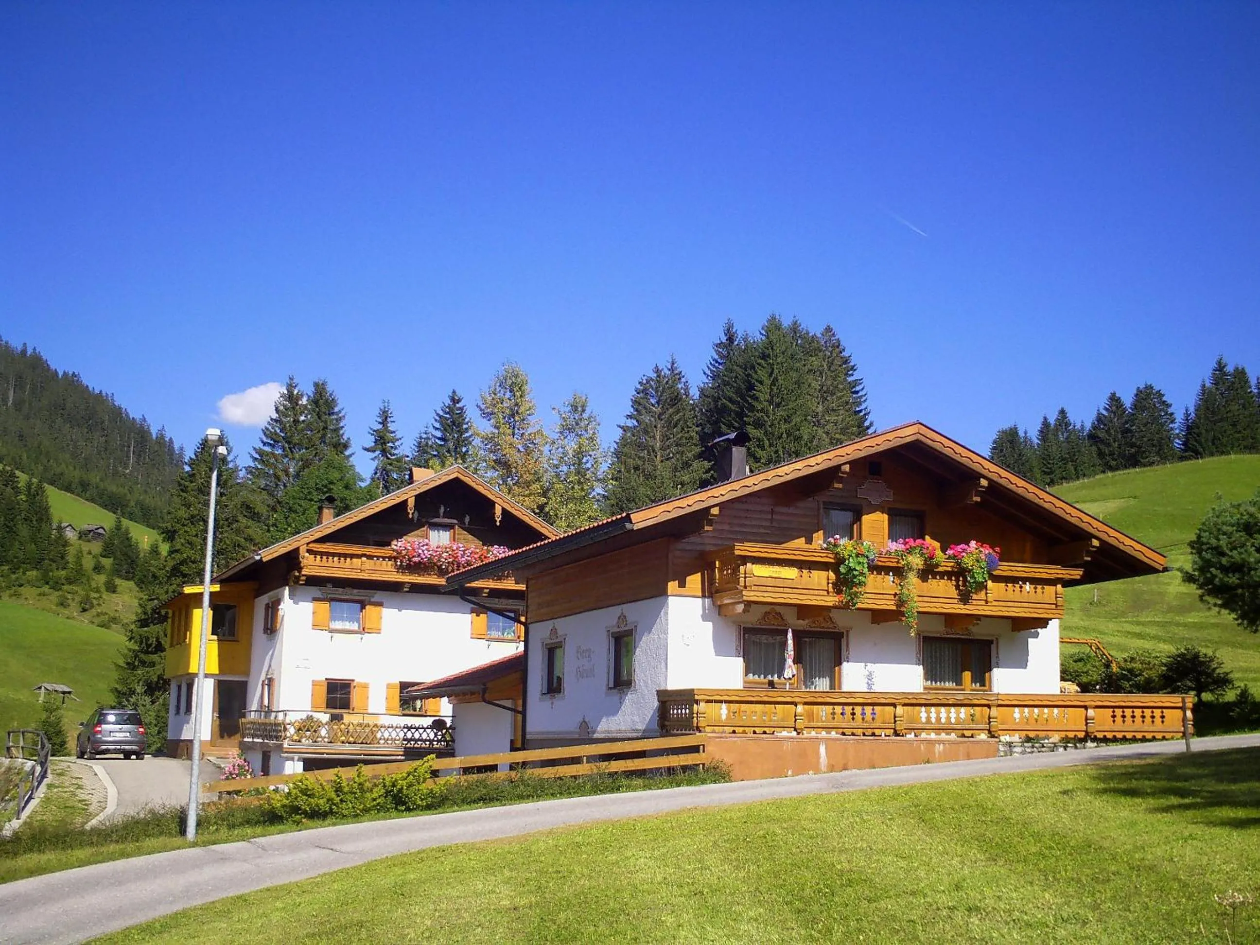 Property building in Haus Steinkarblick und Berghäusl