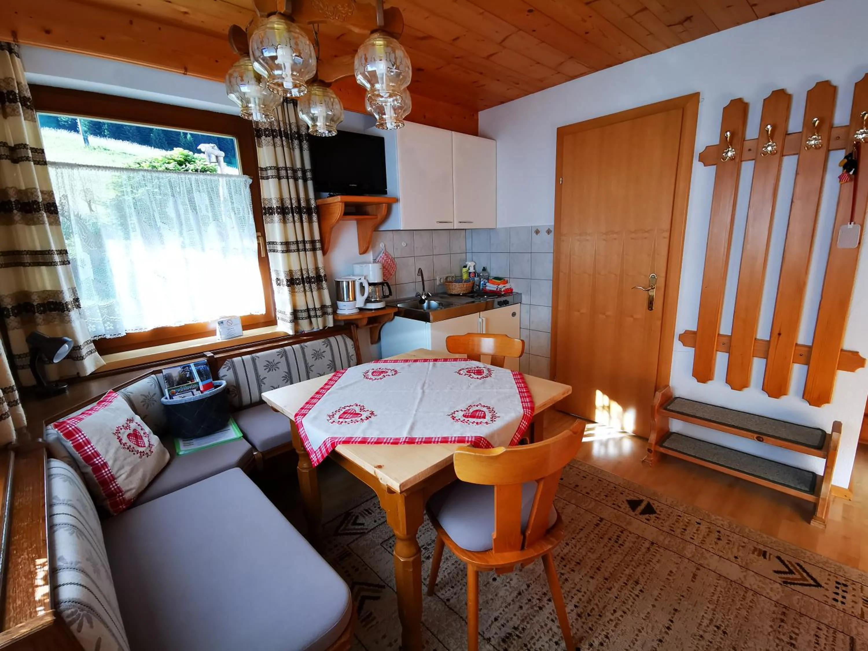 Kitchen or kitchenette in Haus Steinkarblick und Berghäusl